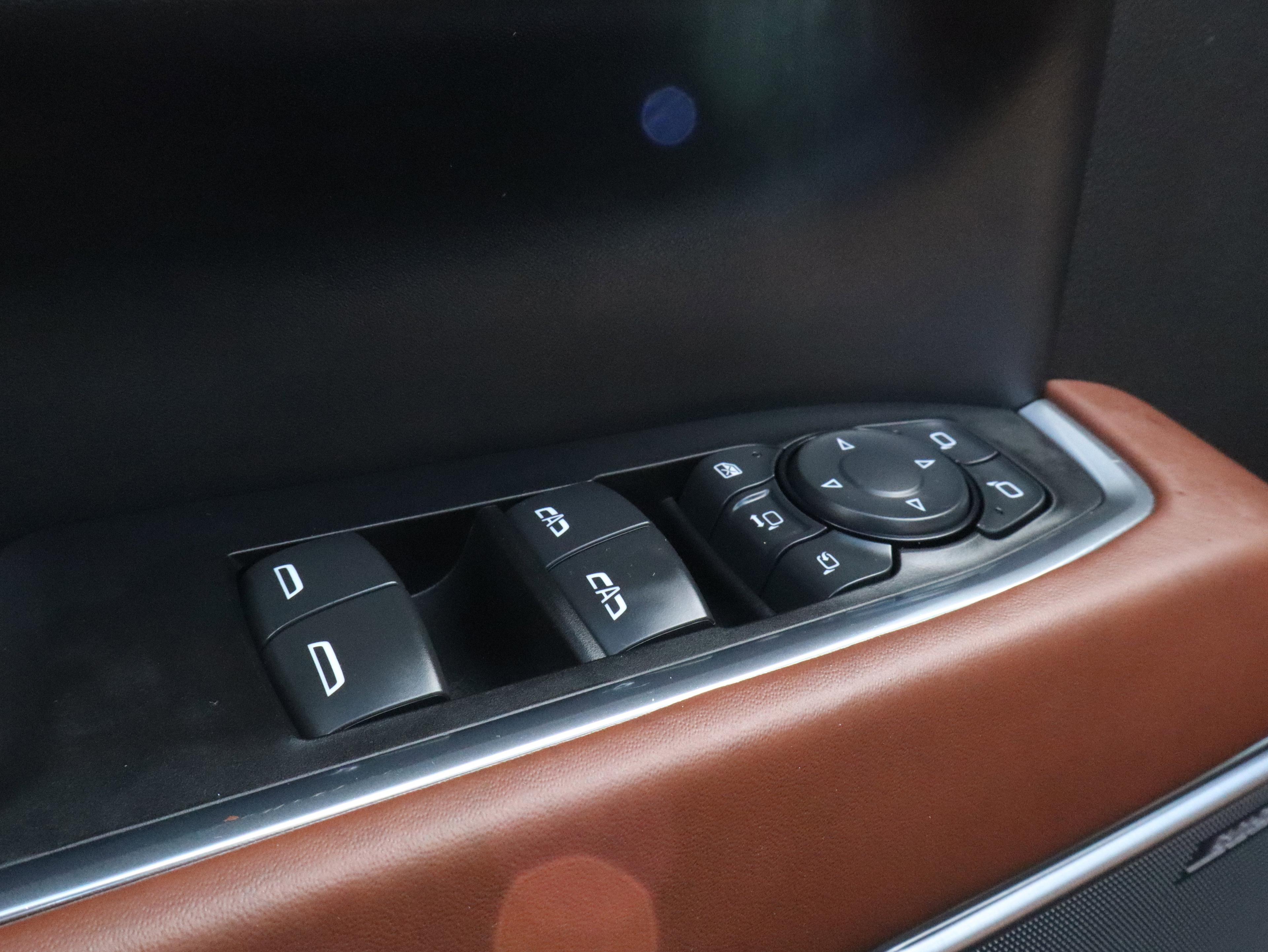 GMC Sierra 2500 Hd Denali Ultimate Four Wheel Drive Crew Cab - Thumbnail 13