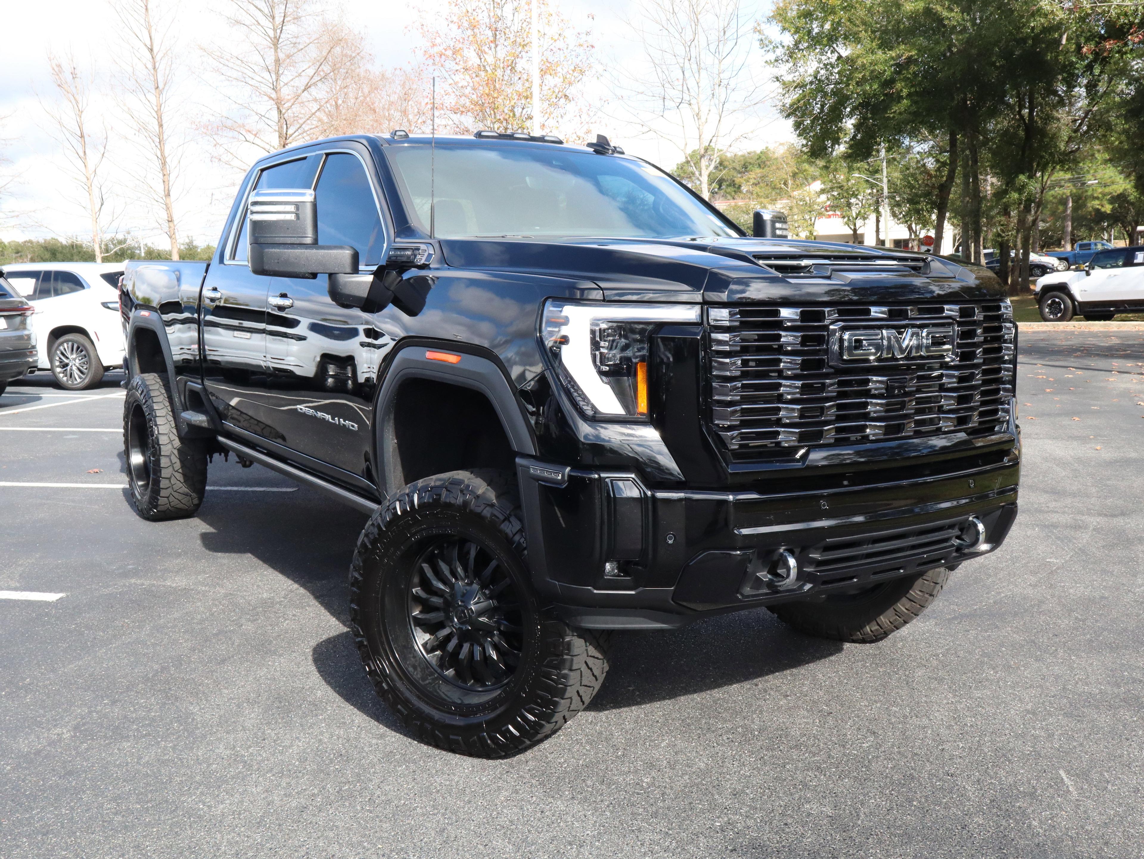 GMC Sierra 2500 Hd Denali Ultimate Four Wheel Drive Crew Cab - Thumbnail 2