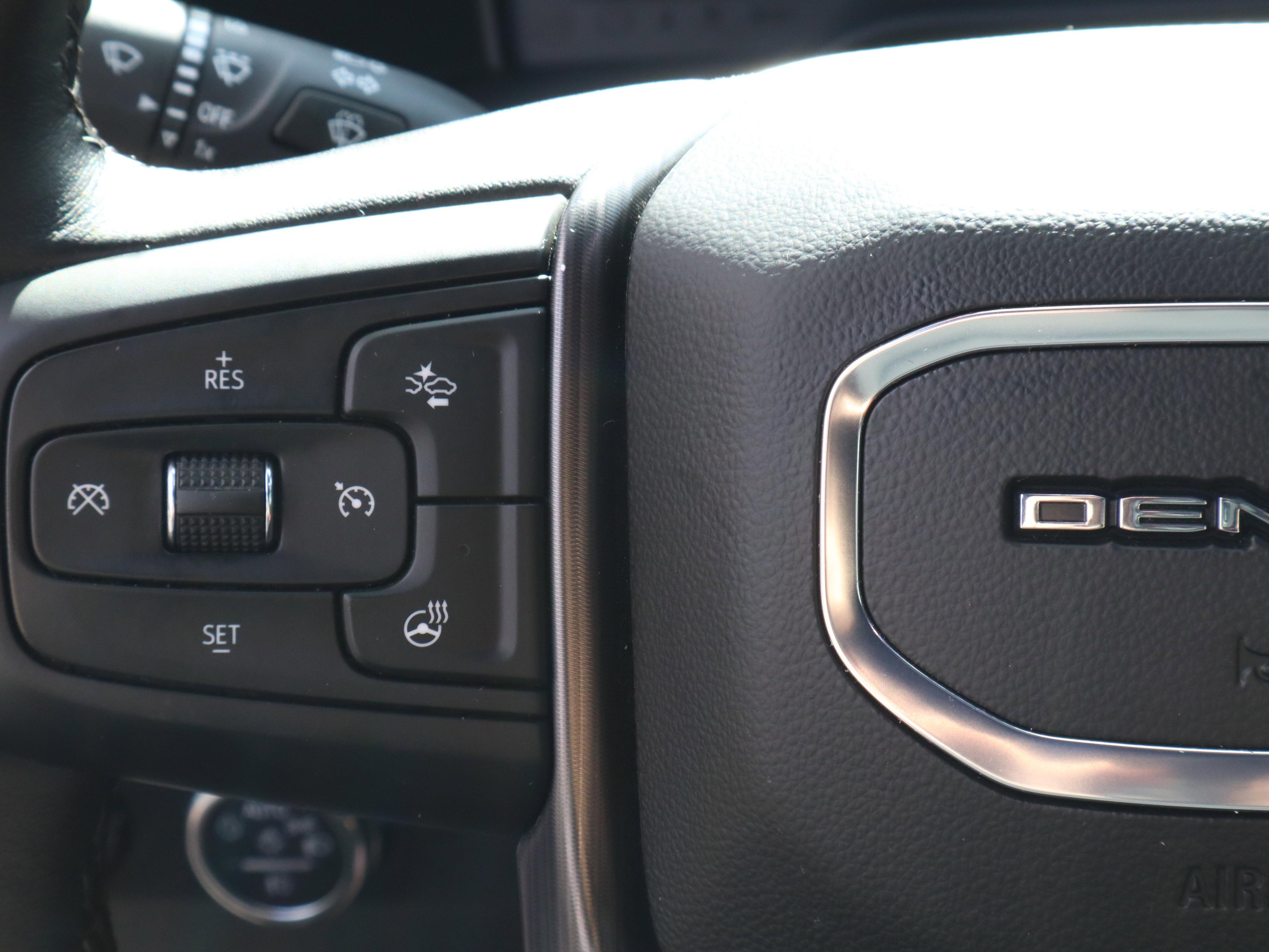 GMC Sierra 2500 Hd Denali Ultimate Four Wheel Drive Crew Cab - Thumbnail 20