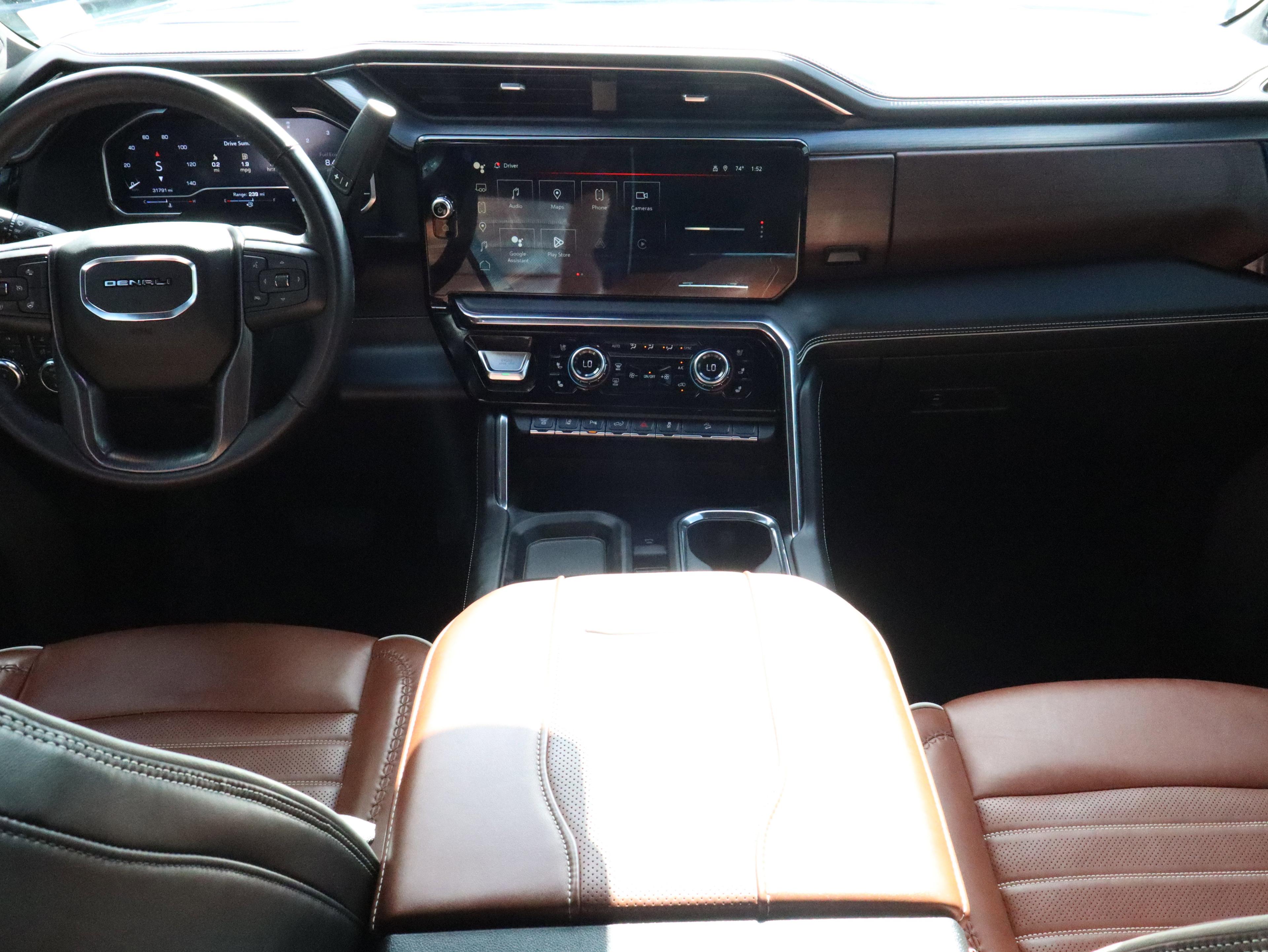 GMC Sierra 2500 Hd Denali Ultimate Four Wheel Drive Crew Cab - Thumbnail 17