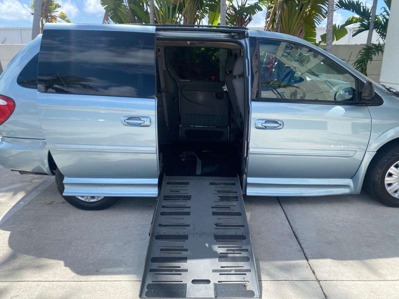 Chrysler T&C BRAUN ENTERVAN - Thumbnail 14