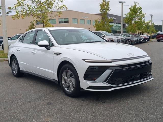 Hyundai Sonata Se Fwd 4D Sedan - Thumbnail 4