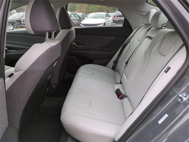 Hyundai Elantra Limited Fwd 4D Sedan - Thumbnail 13