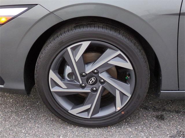 Hyundai Elantra Limited Fwd 4D Sedan - Thumbnail 11