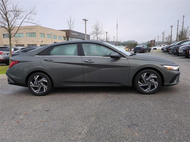 Hyundai Elantra Limited Fwd 4D Sedan - Thumbnail 5