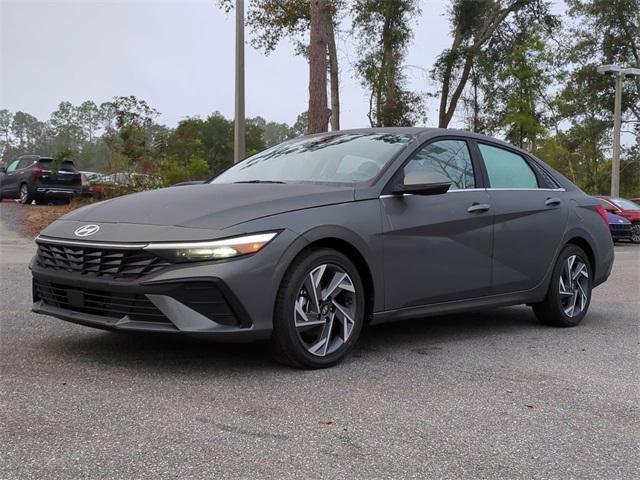 Hyundai Elantra Limited Fwd 4D Sedan - Thumbnail 3