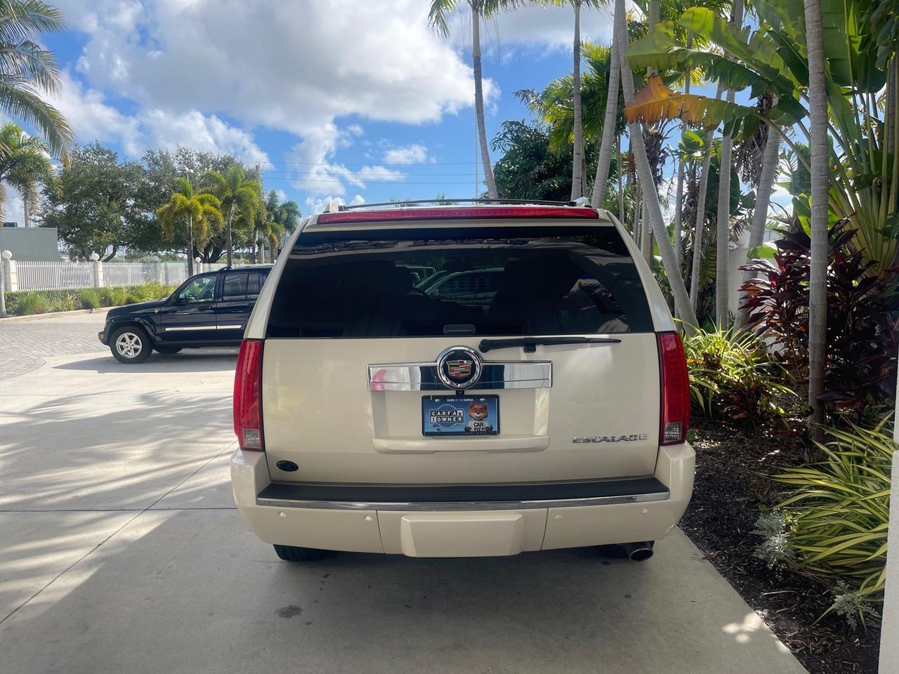 Cadillac Escalade - Thumbnail 7