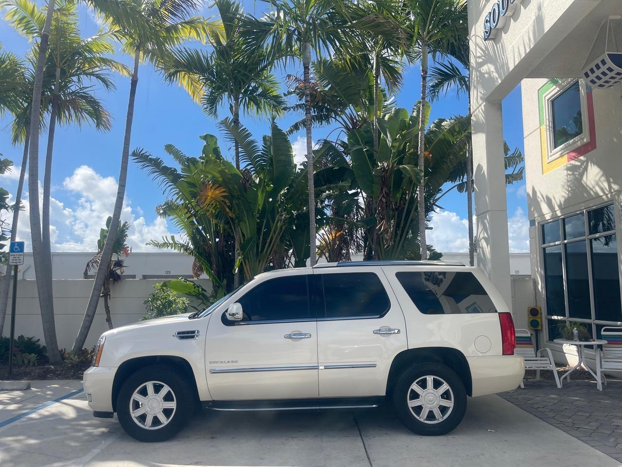 Cadillac Escalade - Thumbnail 5