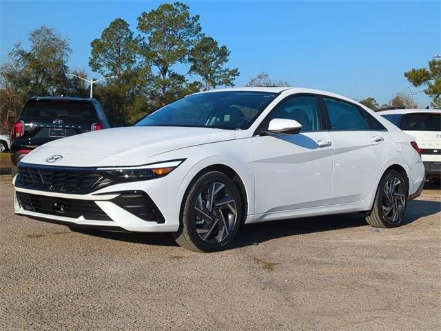 Hyundai Elantra Limited Fwd 4D Sedan - Thumbnail 3