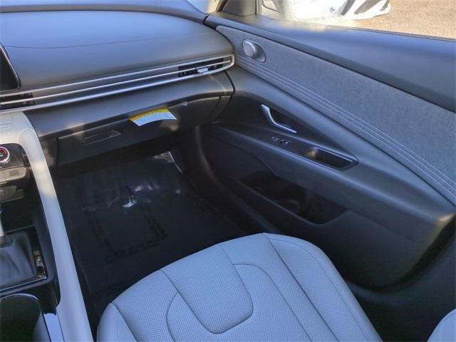 Hyundai Elantra Limited Fwd 4D Sedan - Thumbnail 17