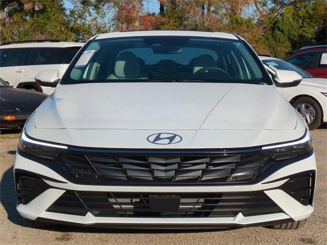 Hyundai Elantra Limited Fwd 4D Sedan - Thumbnail 10