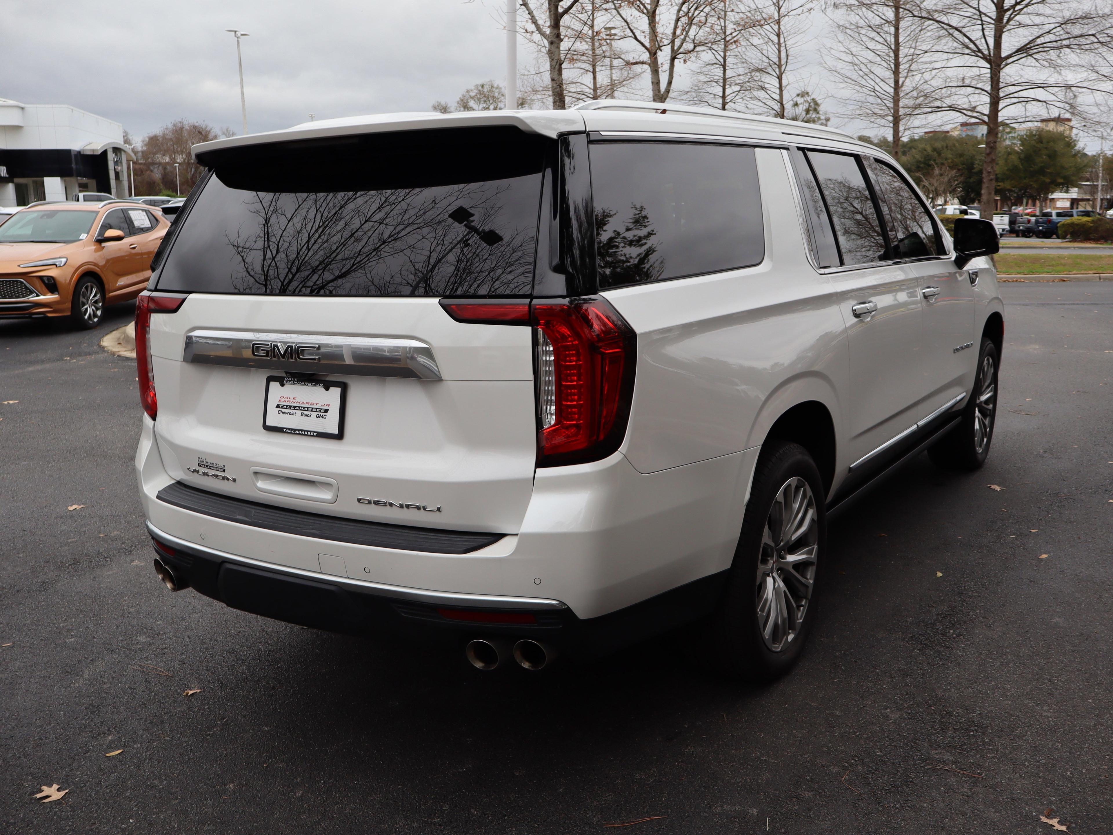 GMC Yukon Xl Denali Four Wheel Drive Suv - Thumbnail 3