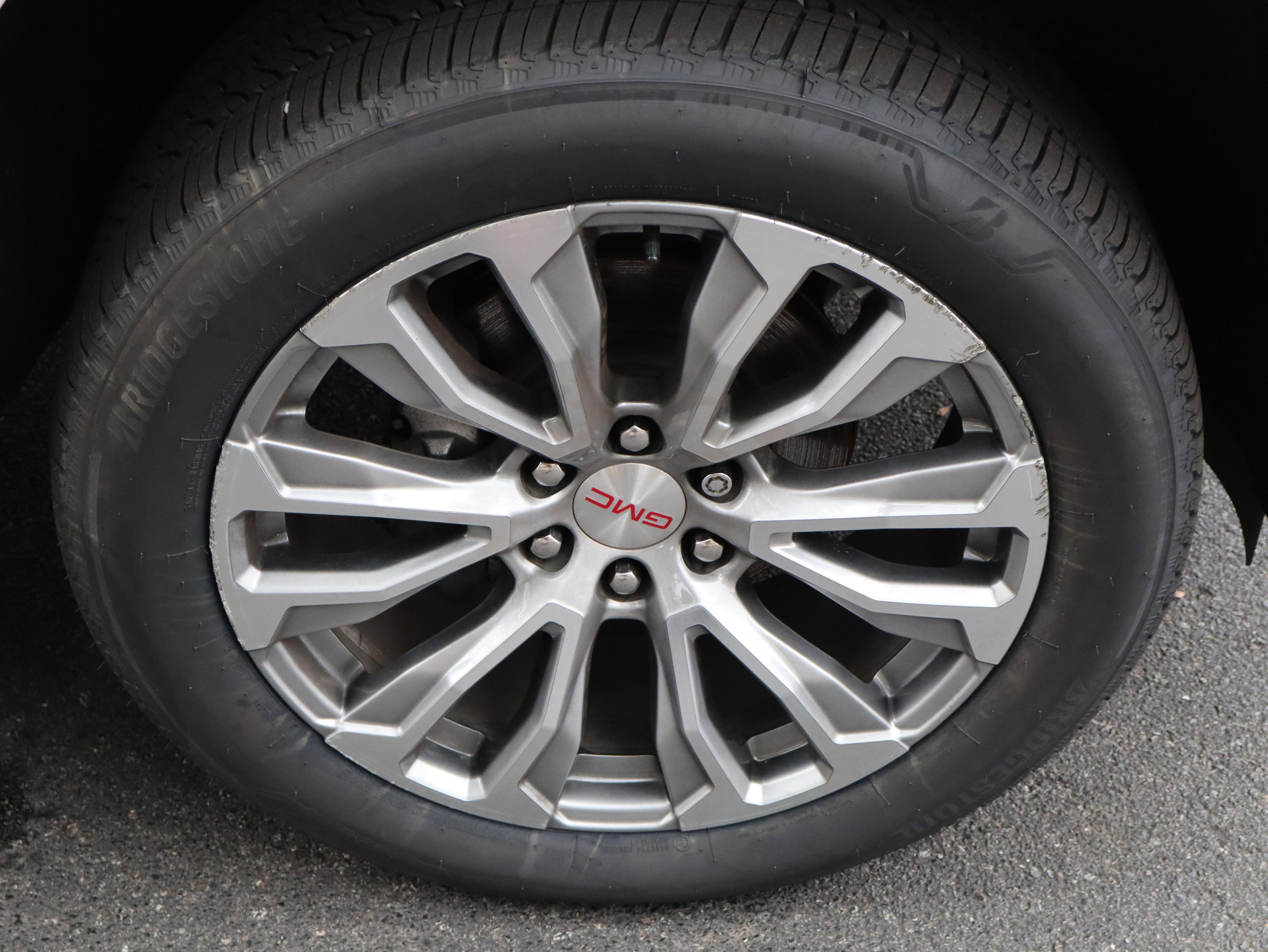 GMC Yukon Xl Denali Four Wheel Drive Suv - Thumbnail 12