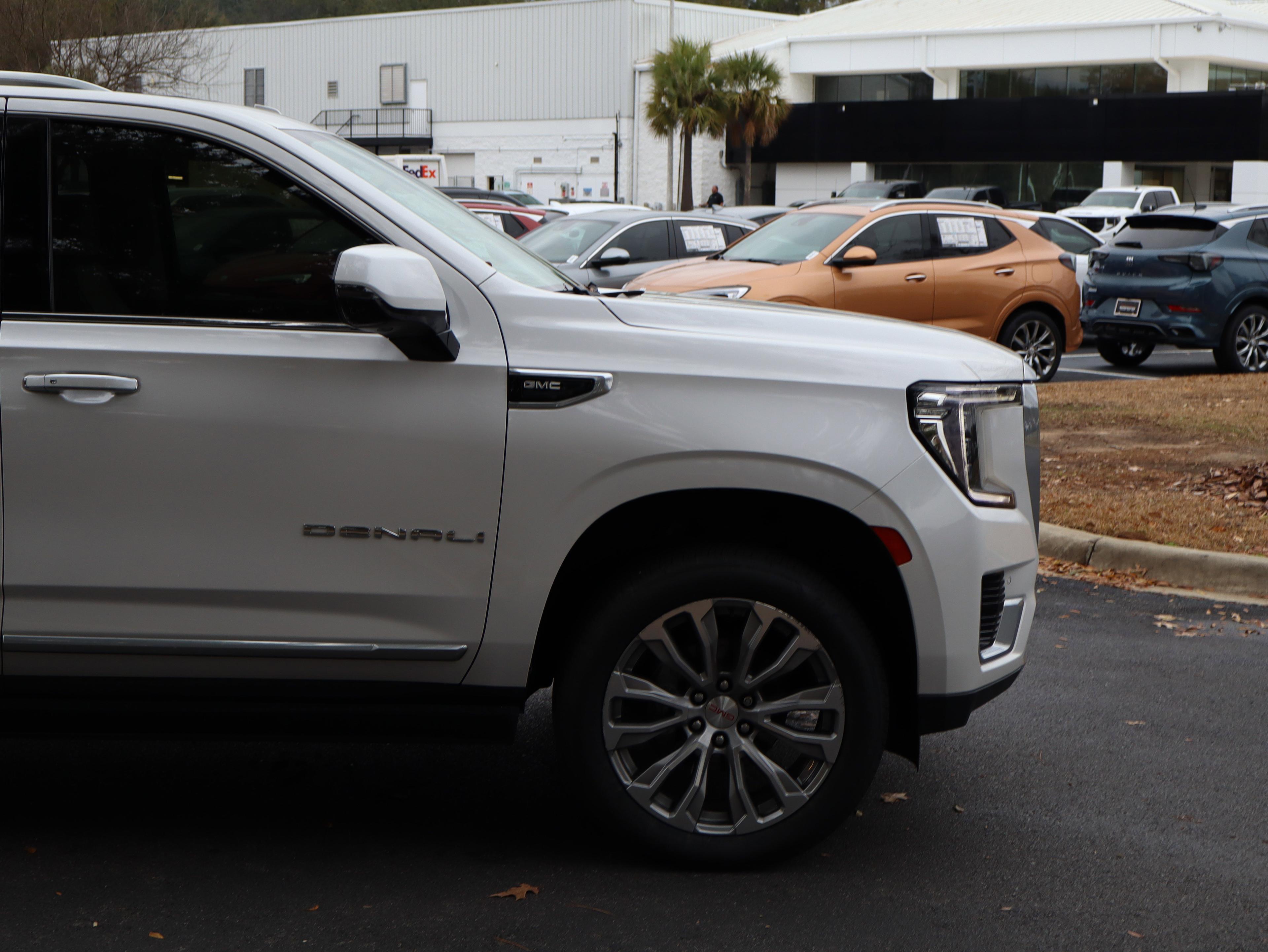 GMC Yukon Xl Denali Four Wheel Drive Suv - Thumbnail 6