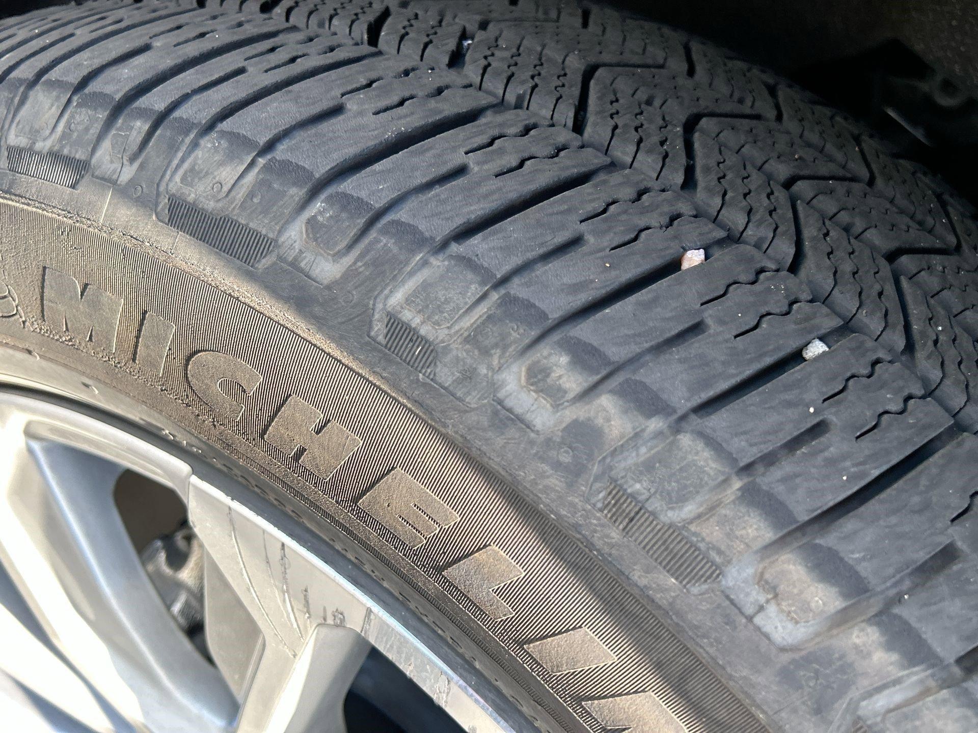 GMC Yukon Xl Denali Four Wheel Drive Suv - Thumbnail 12