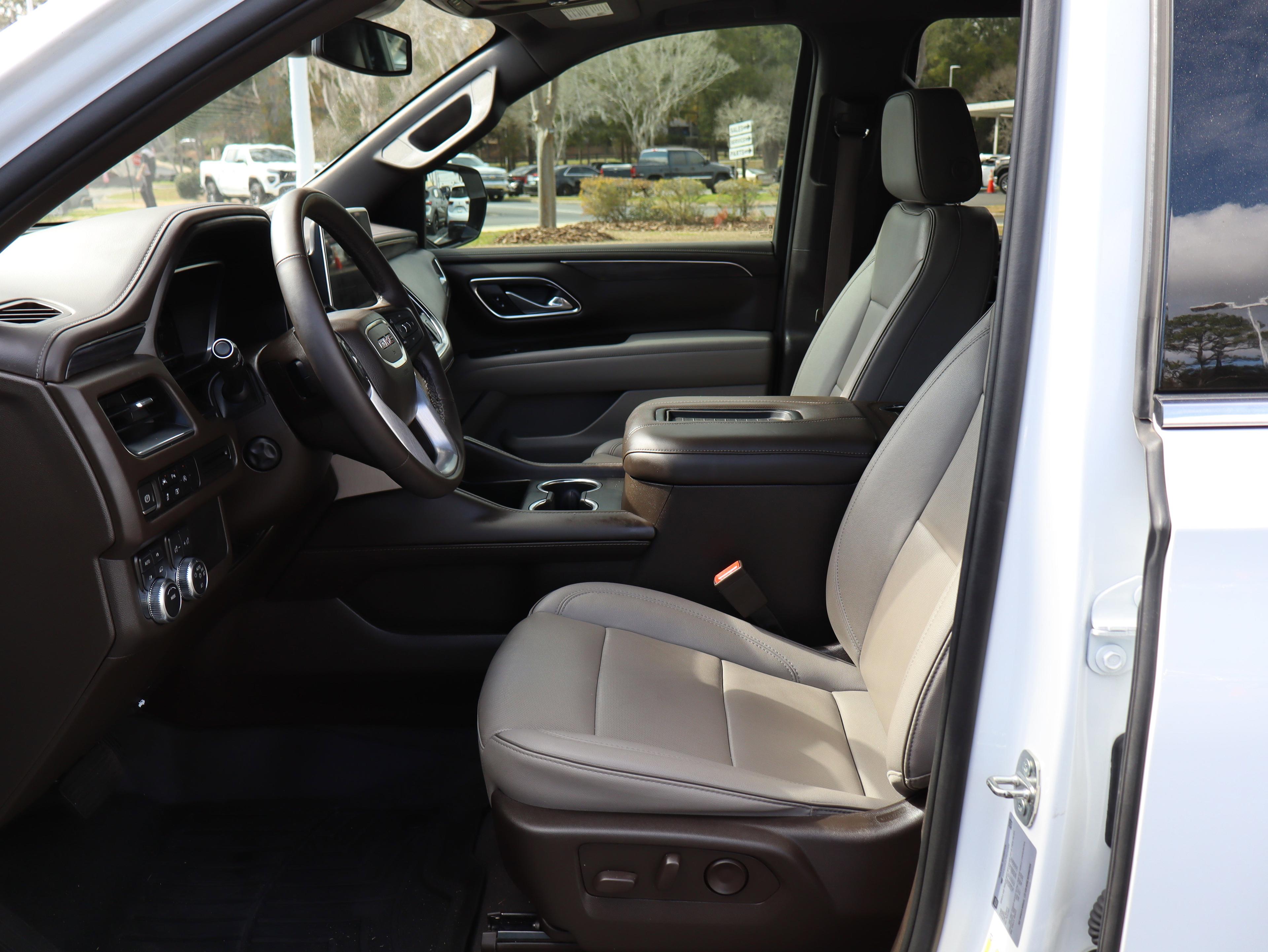 GMC Yukon Xl Slt Four Wheel Drive Suv - Thumbnail 17