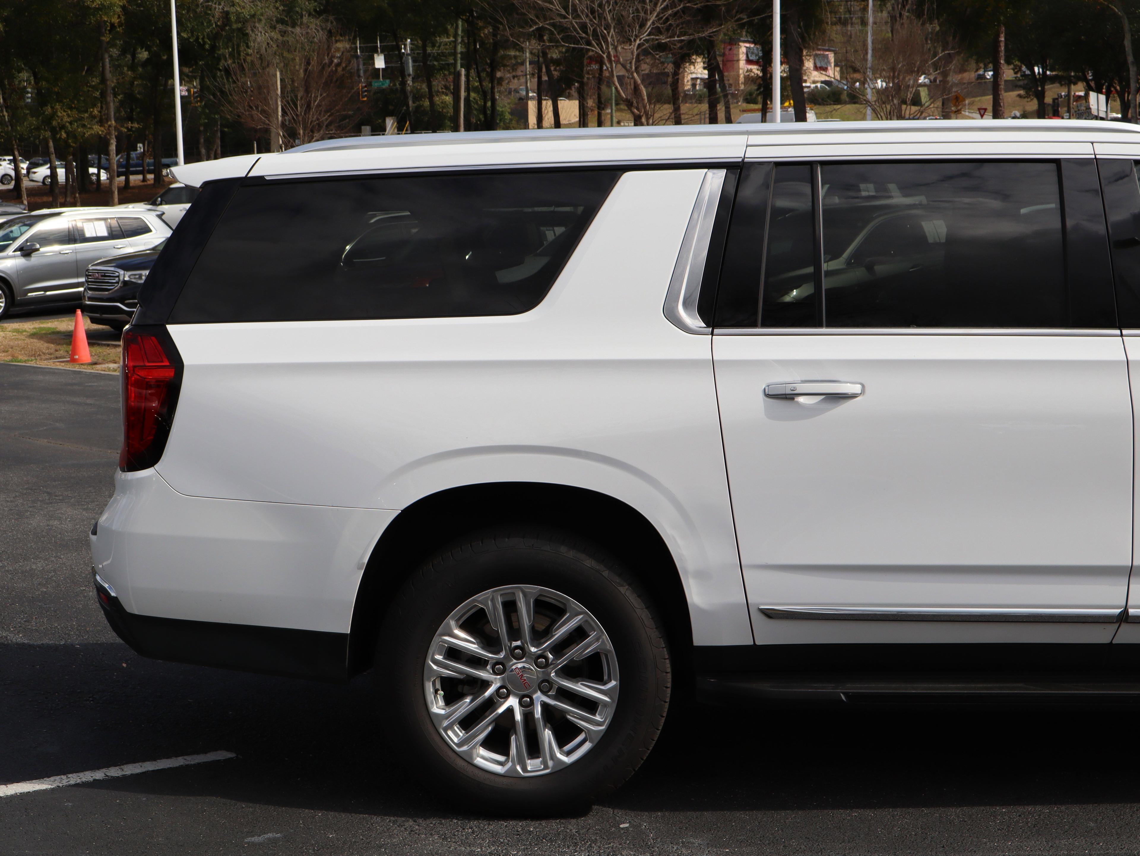 GMC Yukon Xl Slt Four Wheel Drive Suv - Thumbnail 5