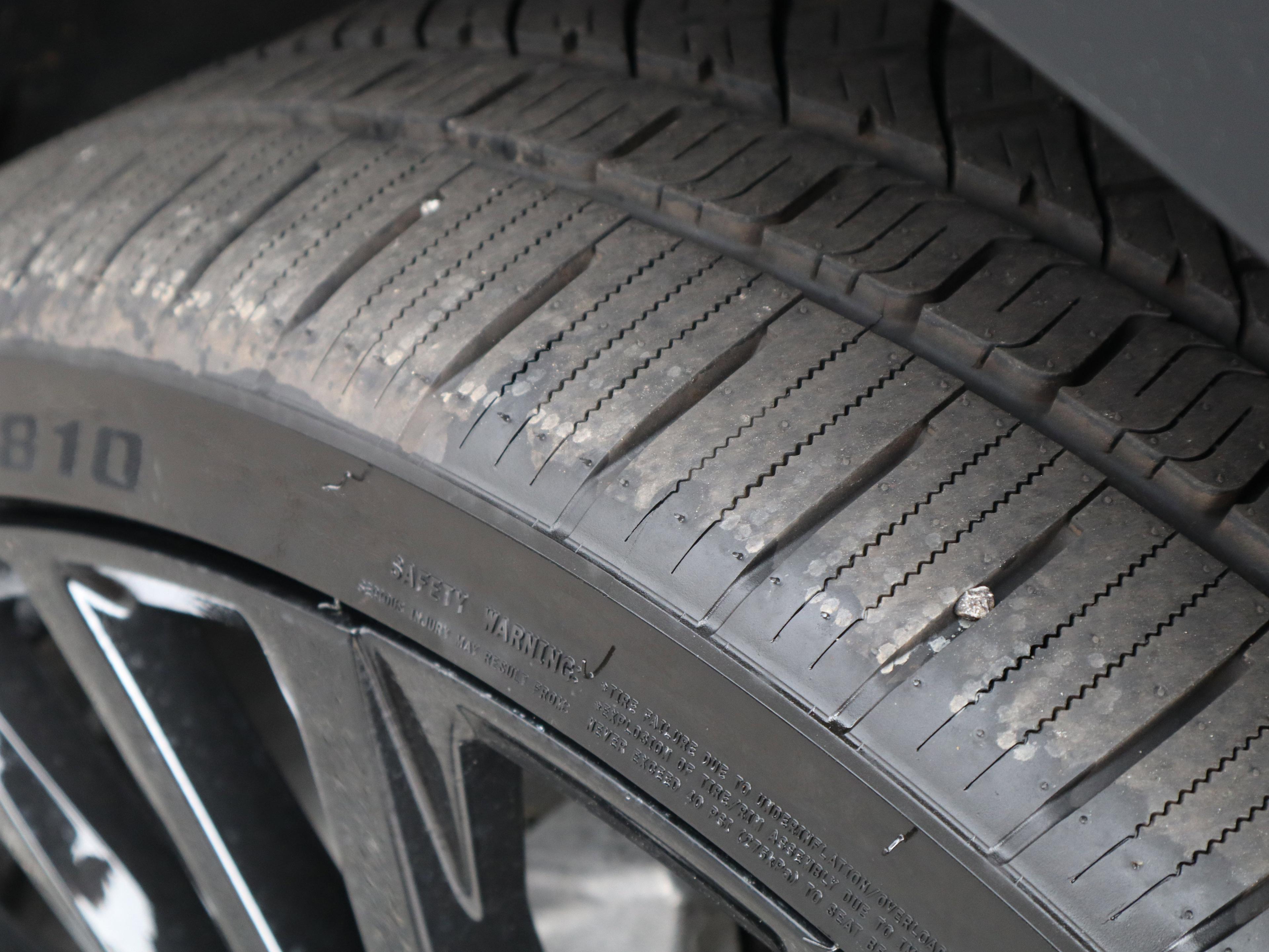 GMC Yukon Slt Four Wheel Drive Suv - Thumbnail 14