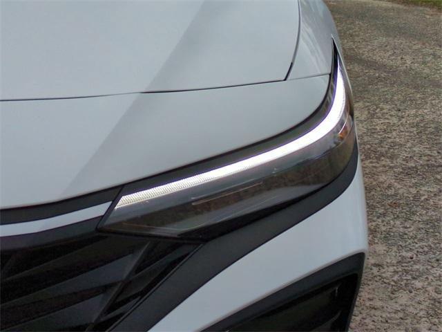 Hyundai Elantra Hybrid Sel Sport Fwd 4D Sedan - Thumbnail 11