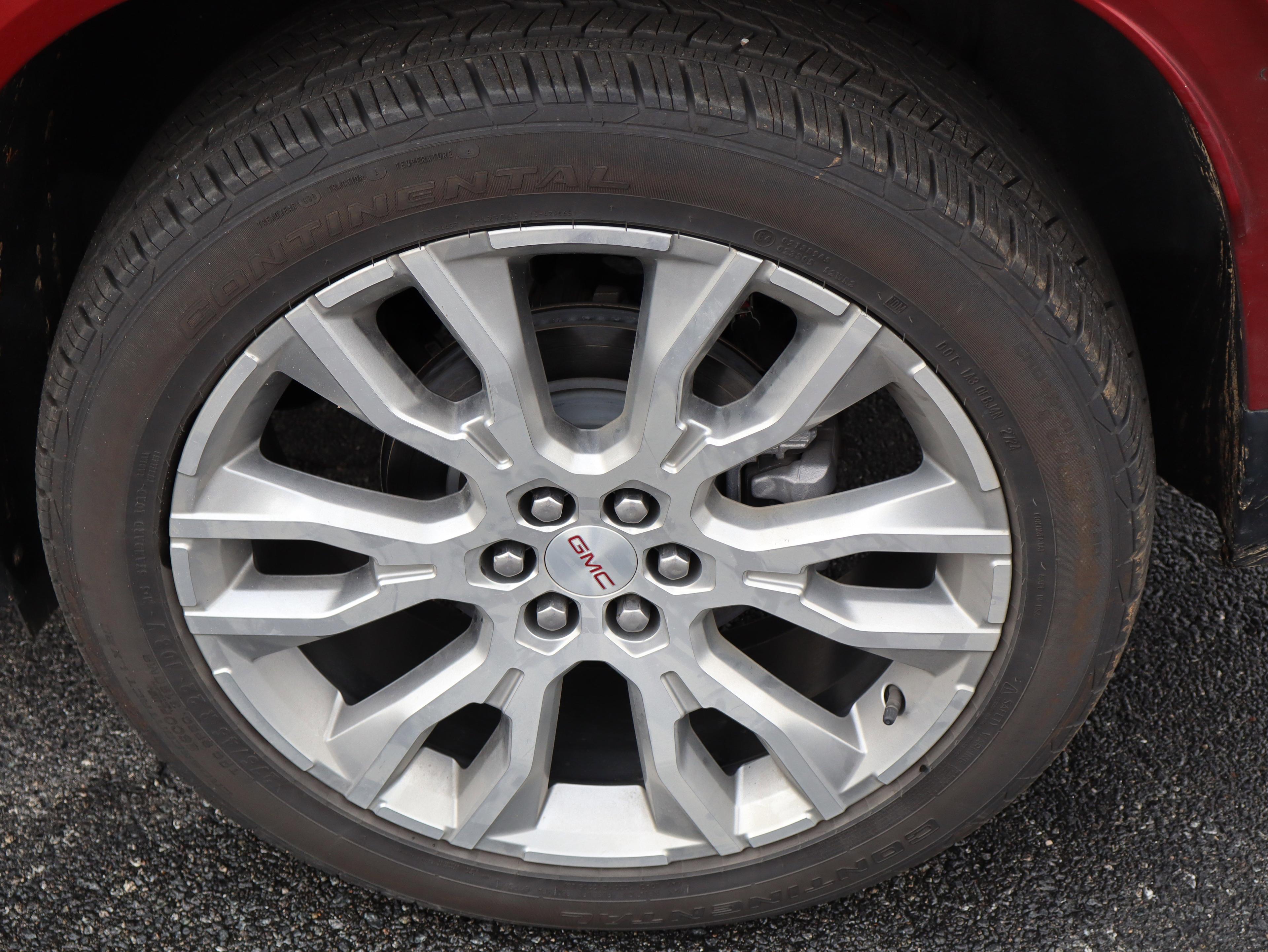 GMC Acadia Denali Front Wheel Drive Suv - Thumbnail 10