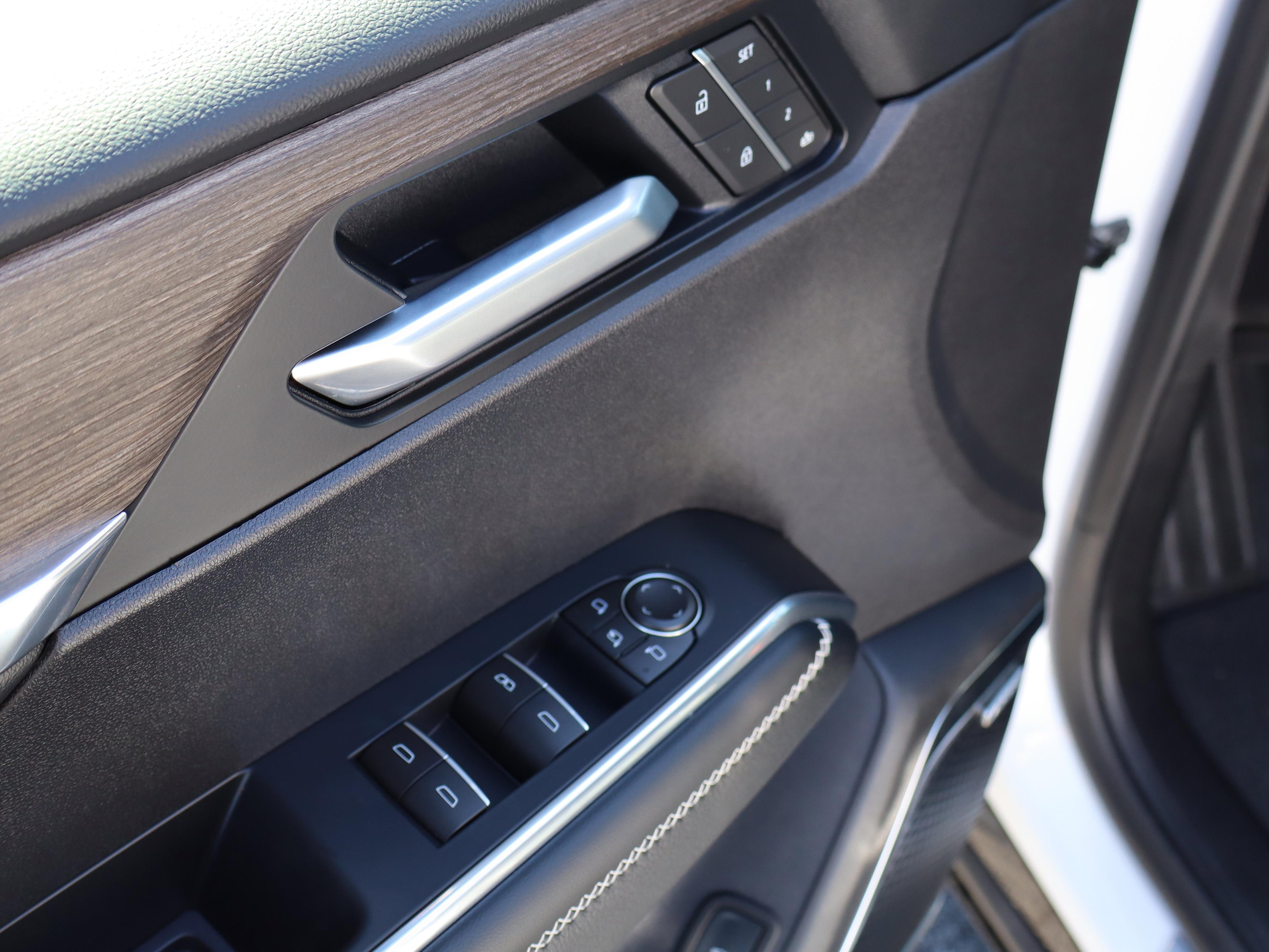 GMC Acadia Denali Front Wheel Drive Suv - Thumbnail 16