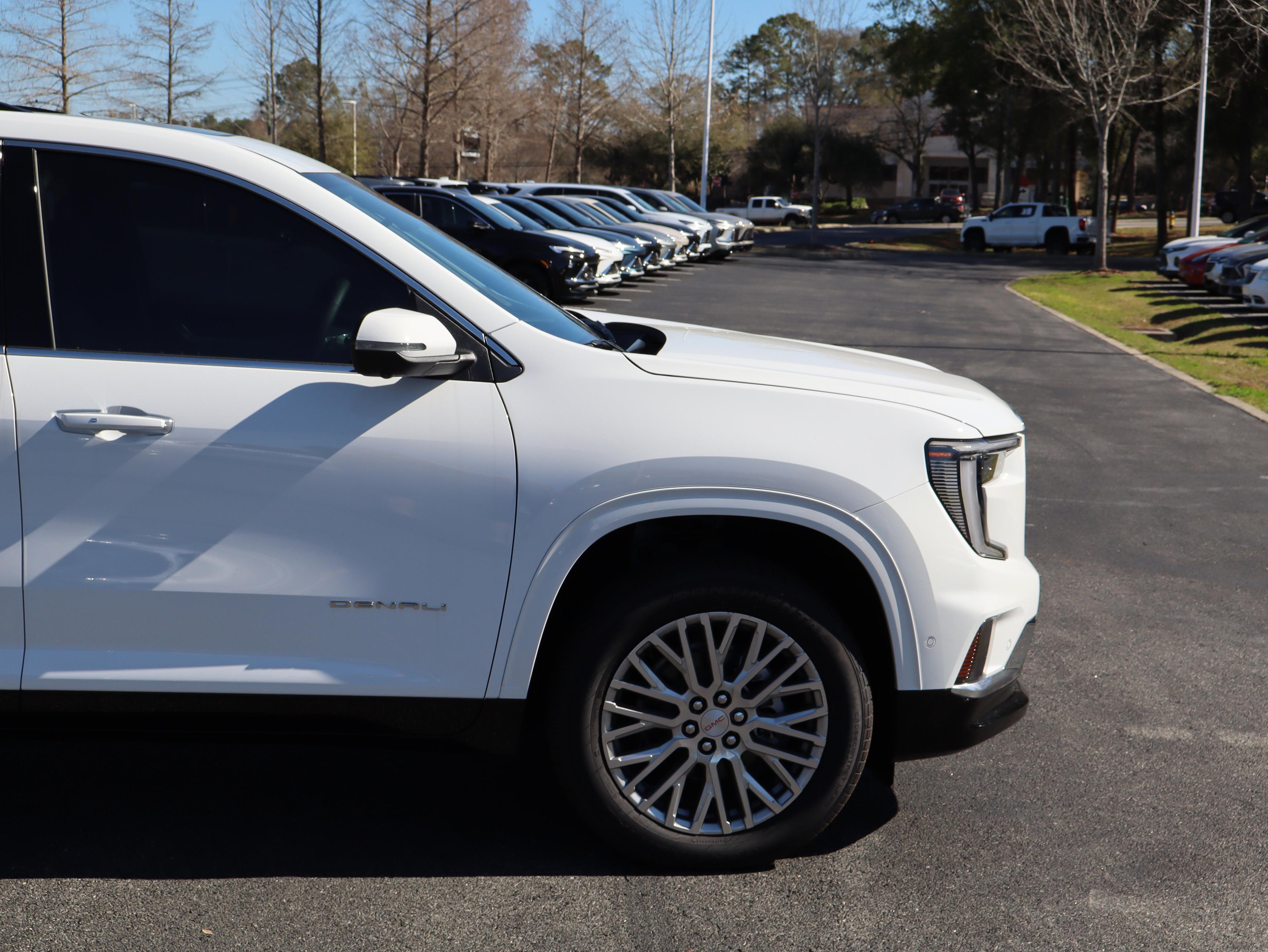 GMC Acadia Denali Front Wheel Drive Suv - Thumbnail 11