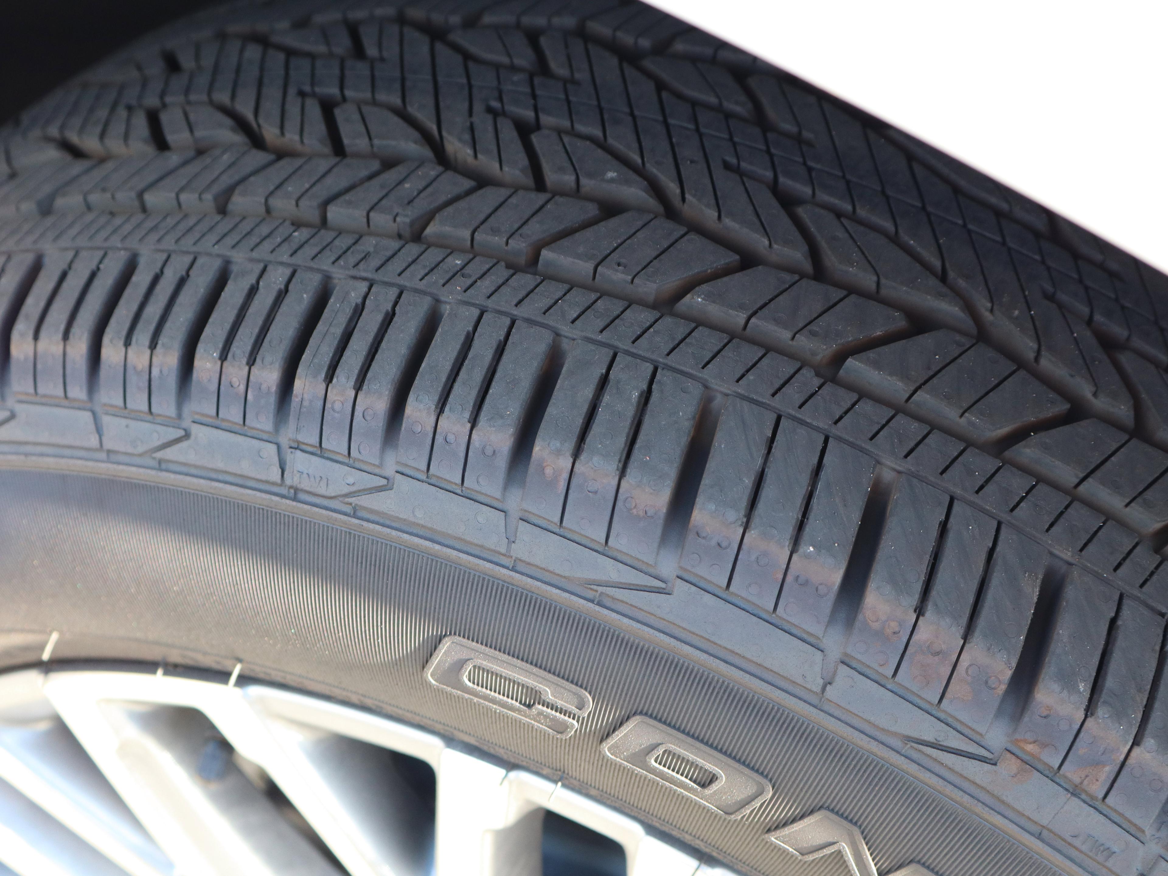 GMC Acadia Denali Front Wheel Drive Suv - Thumbnail 12