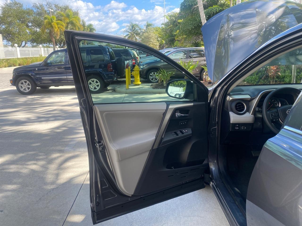 Toyota RAV4 - Thumbnail 10