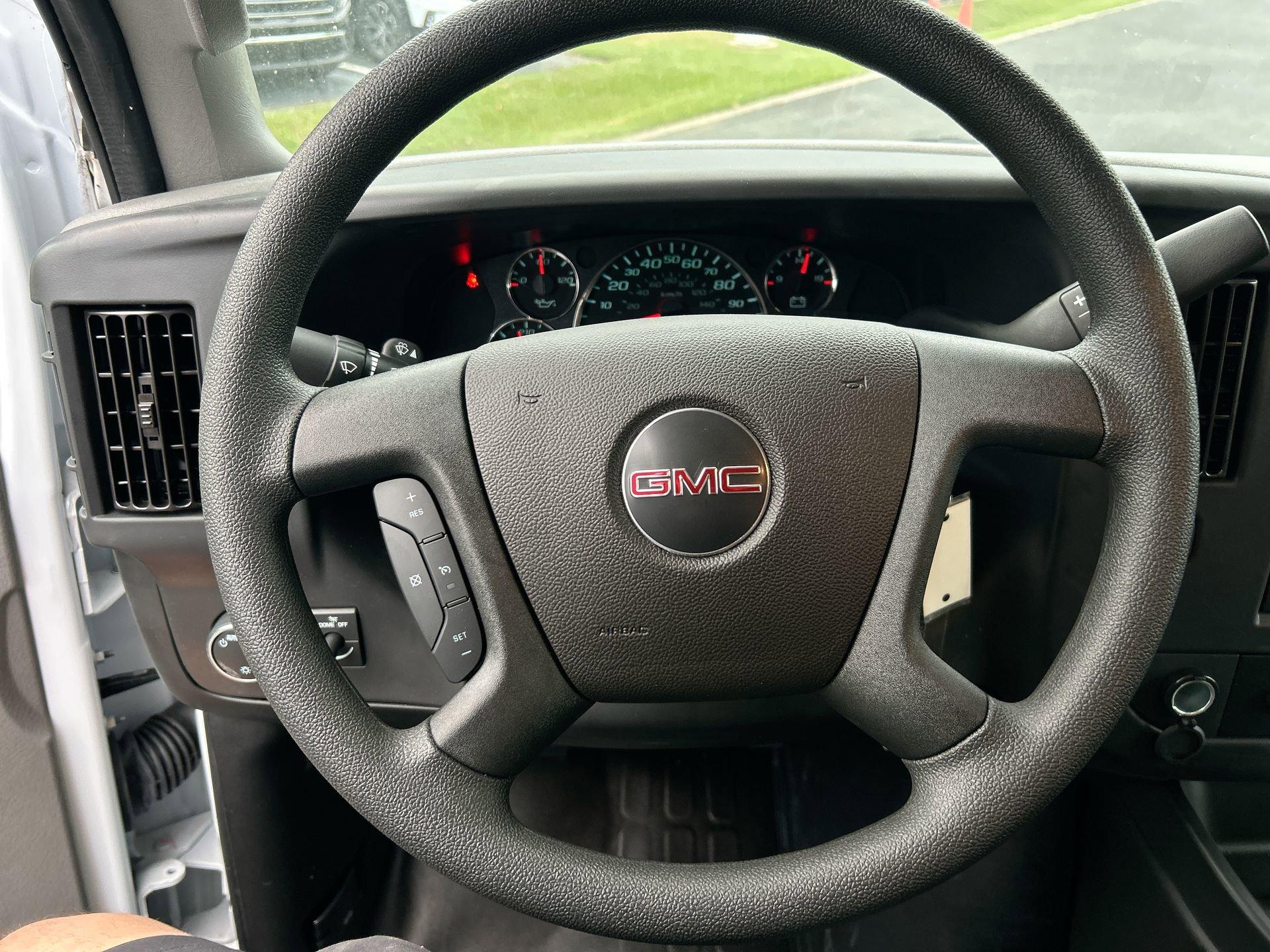 GMC Savana Cargo Work Van Rear Wheel Drive 2500 Regular Wheelbase - Thumbnail 19