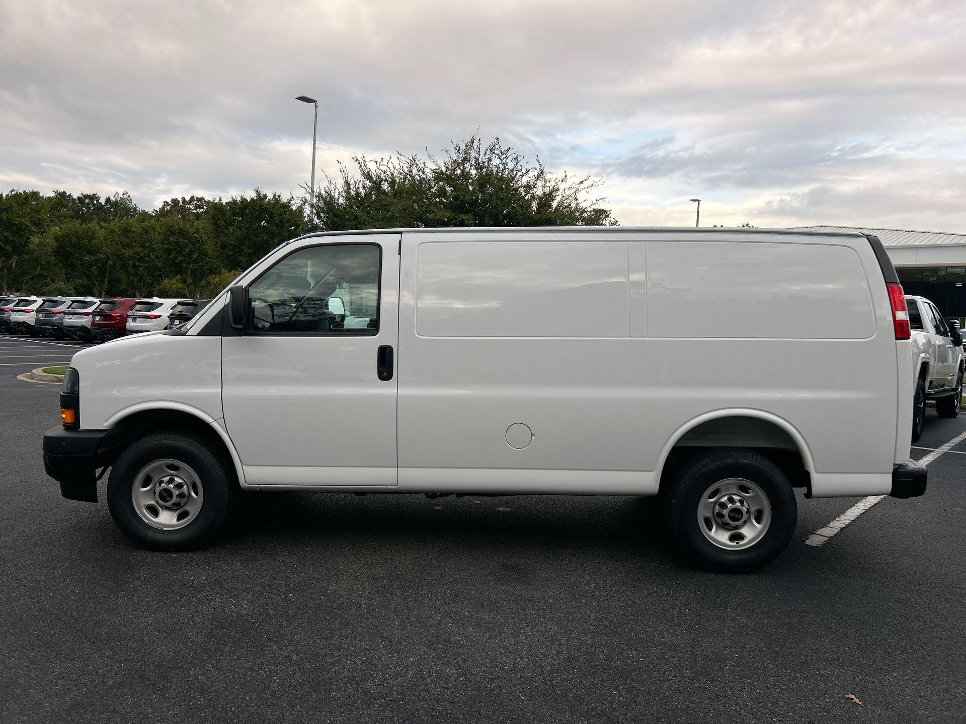 GMC Savana Cargo Work Van Rear Wheel Drive 2500 Regular Wheelbase - Thumbnail 6