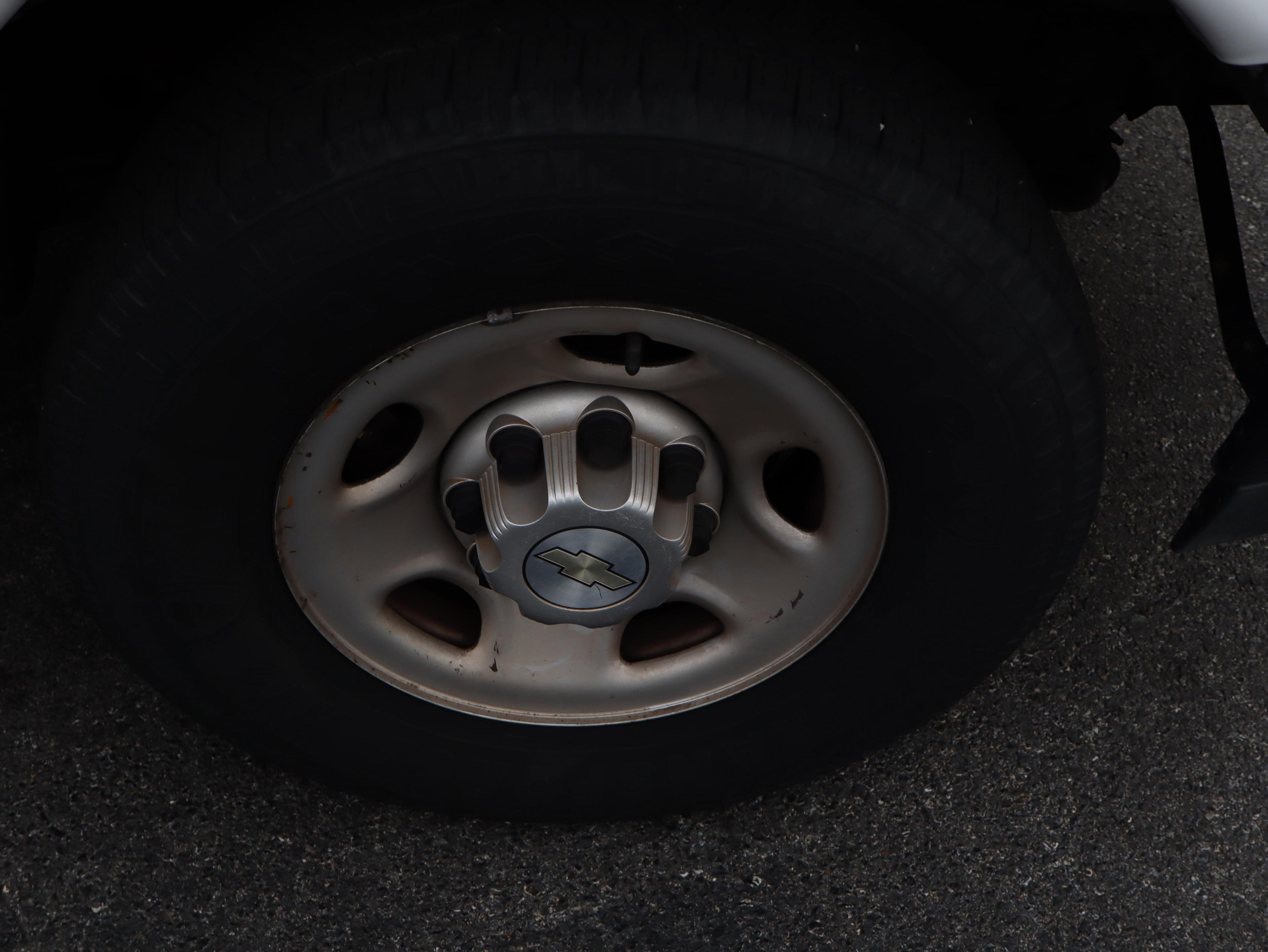 Chevrolet Express Cargo 2500 Wt Rear Wheel Drive Extended Wheelbase - Thumbnail 9