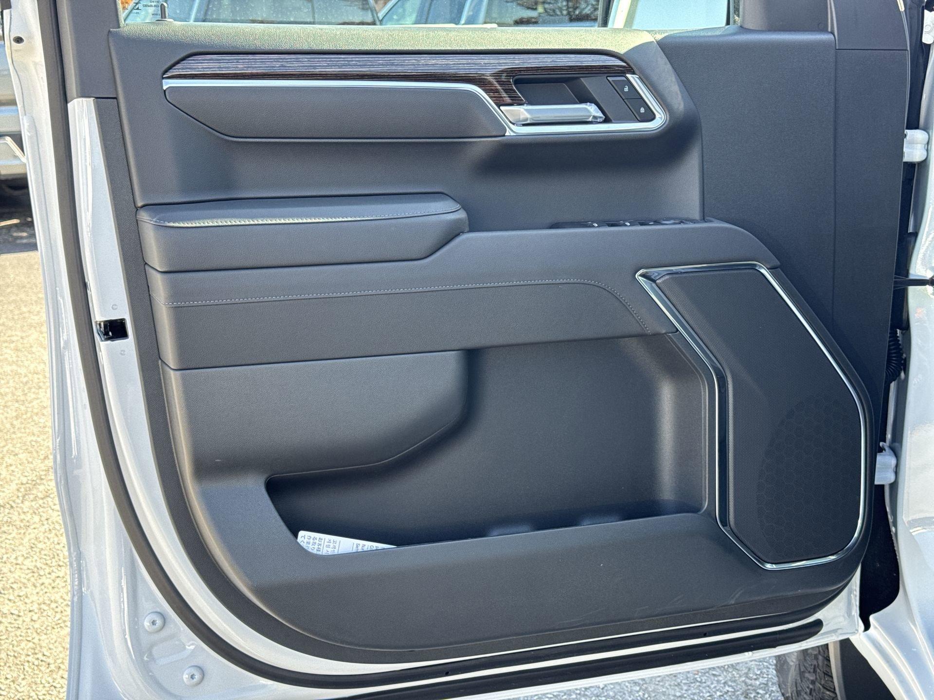 GMC Sierra 1500 Sle Four Wheel Drive Crew Cab - Thumbnail 13