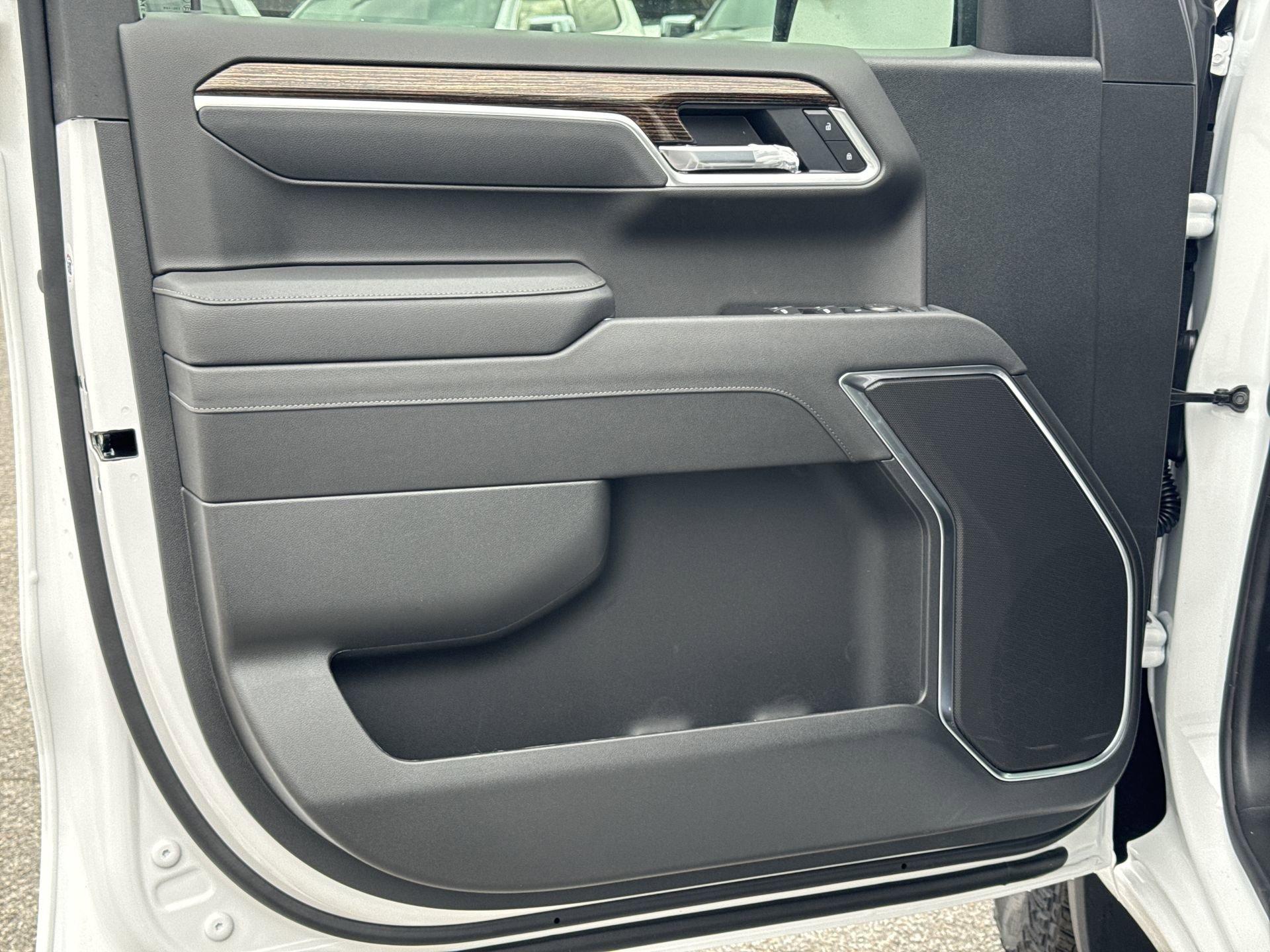 GMC Sierra 1500 Sle Four Wheel Drive Crew Cab - Thumbnail 13