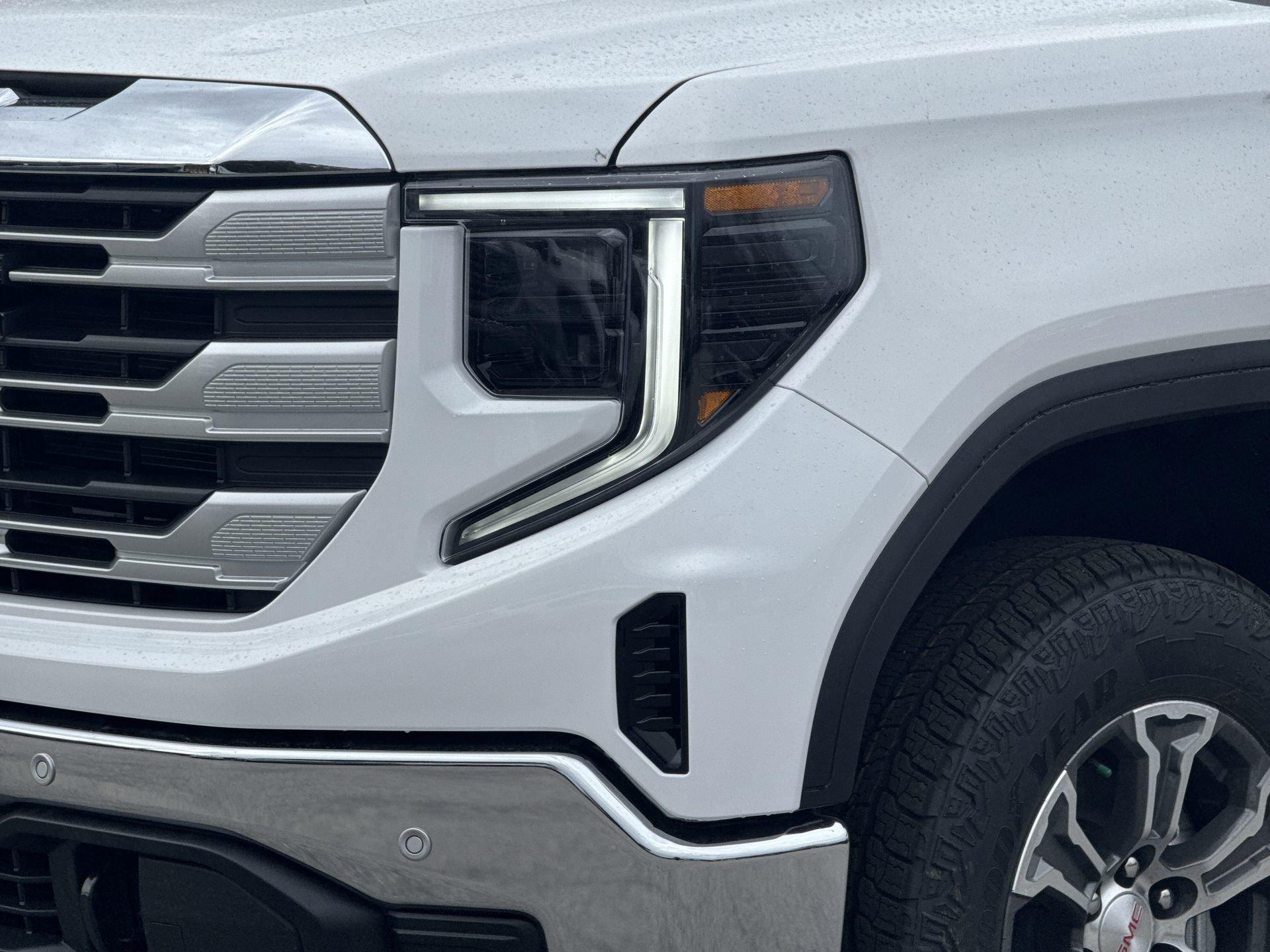 GMC Sierra 1500 Sle Four Wheel Drive Crew Cab - Thumbnail 5