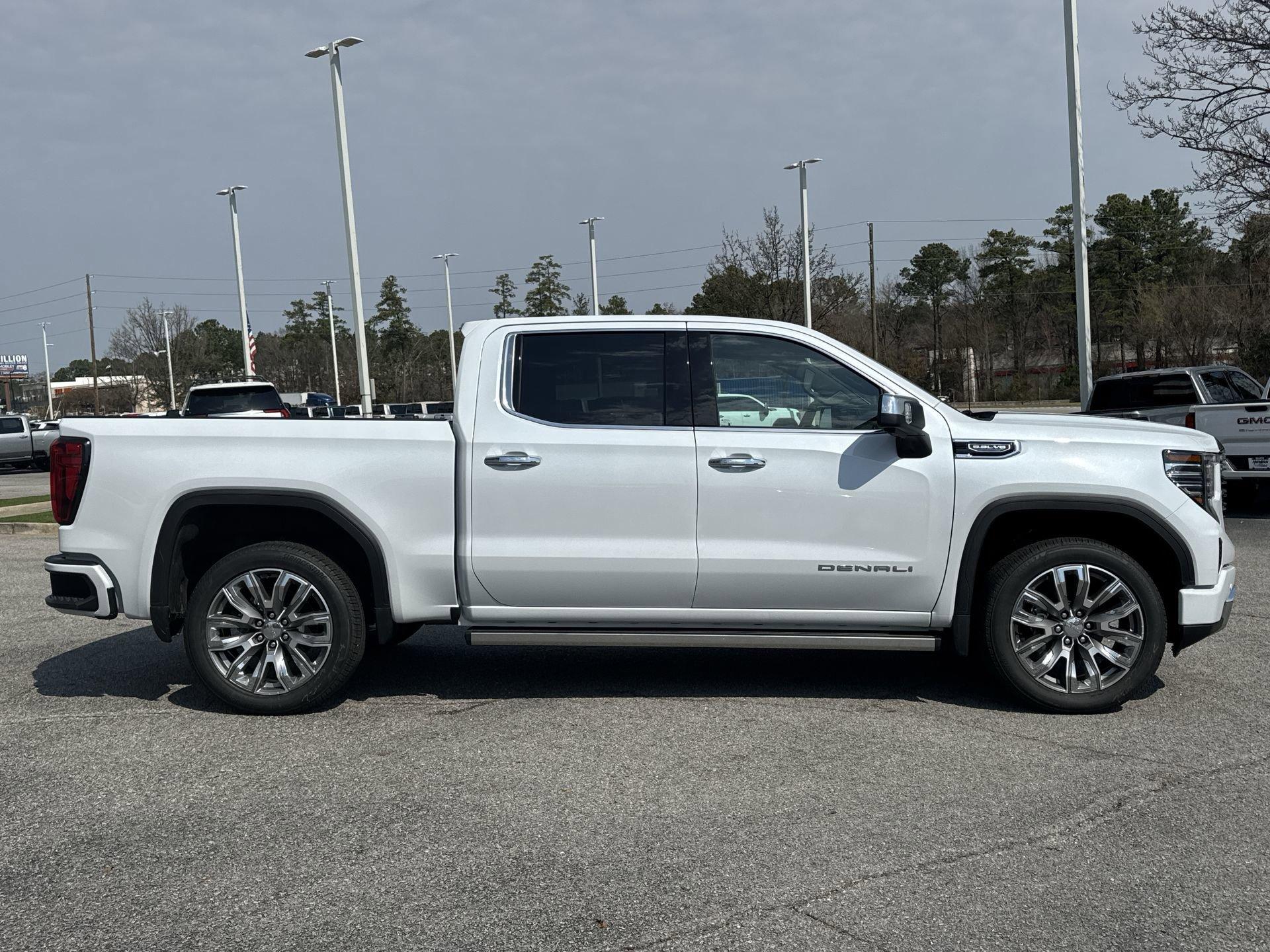 GMC Sierra 1500 Denali Four Wheel Drive Crew Cab - Thumbnail 10