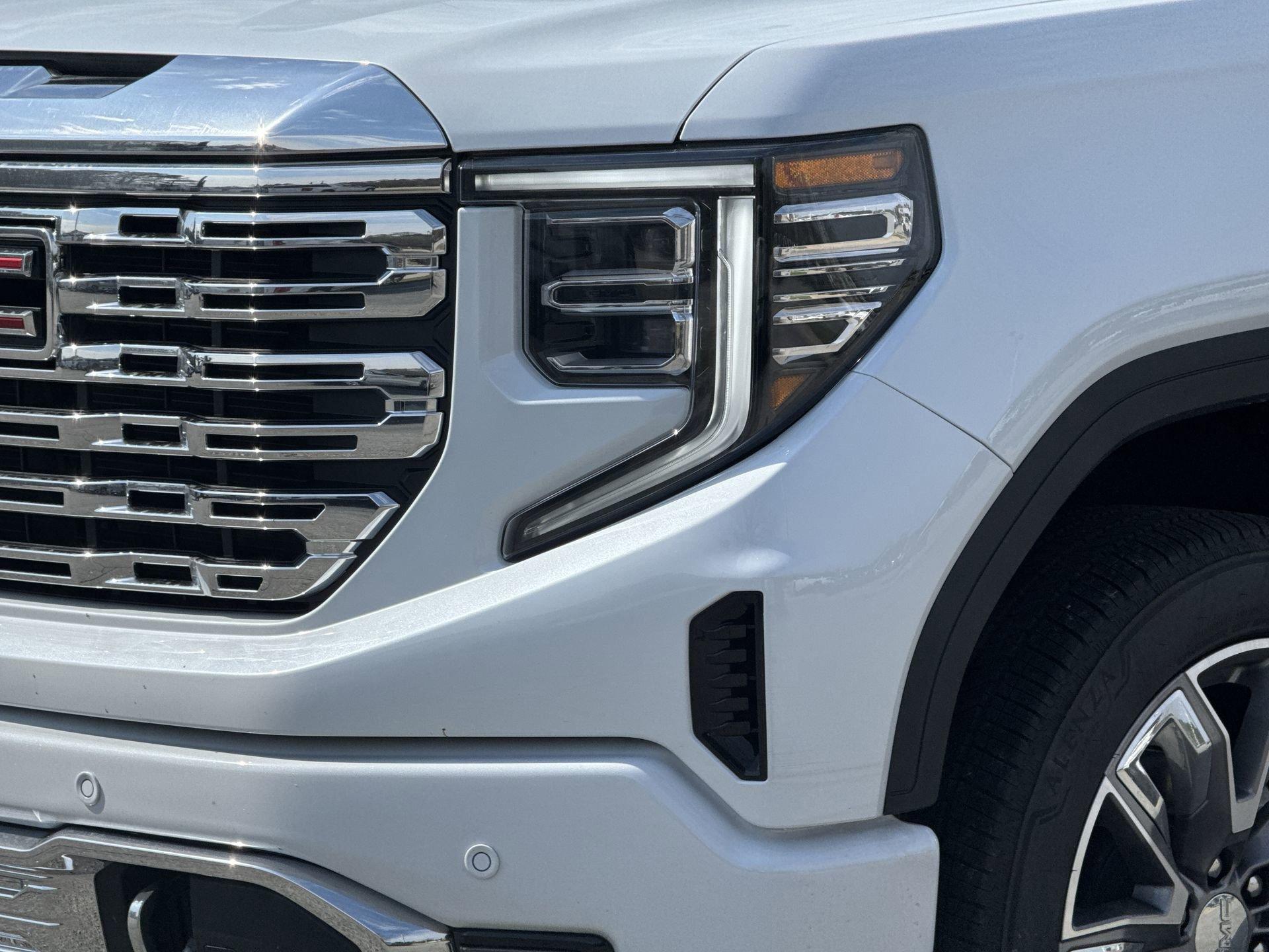 GMC Sierra 1500 Denali Four Wheel Drive Crew Cab - Thumbnail 5