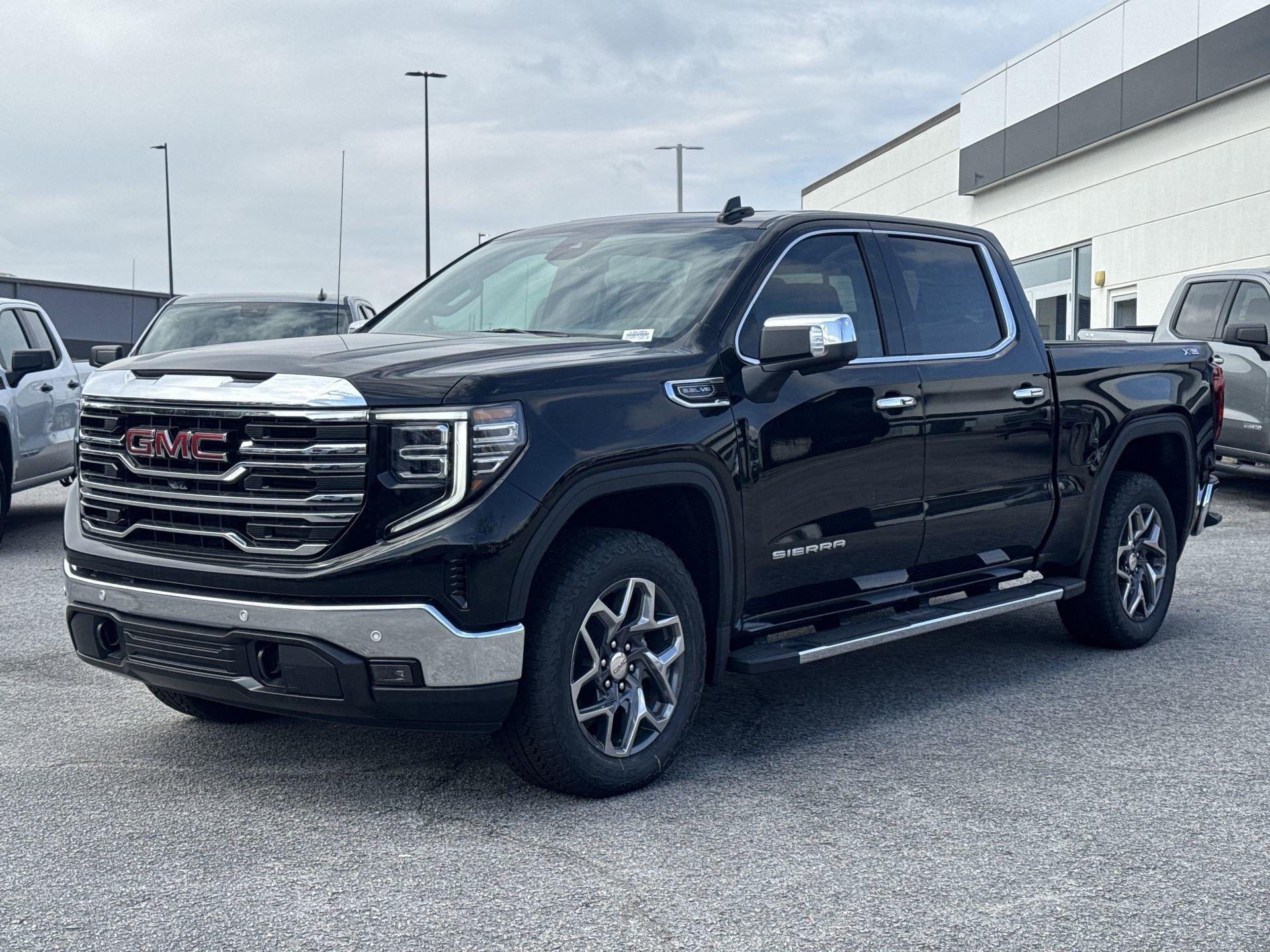 GMC Sierra 1500 Slt Four Wheel Drive Crew Cab - Thumbnail 4