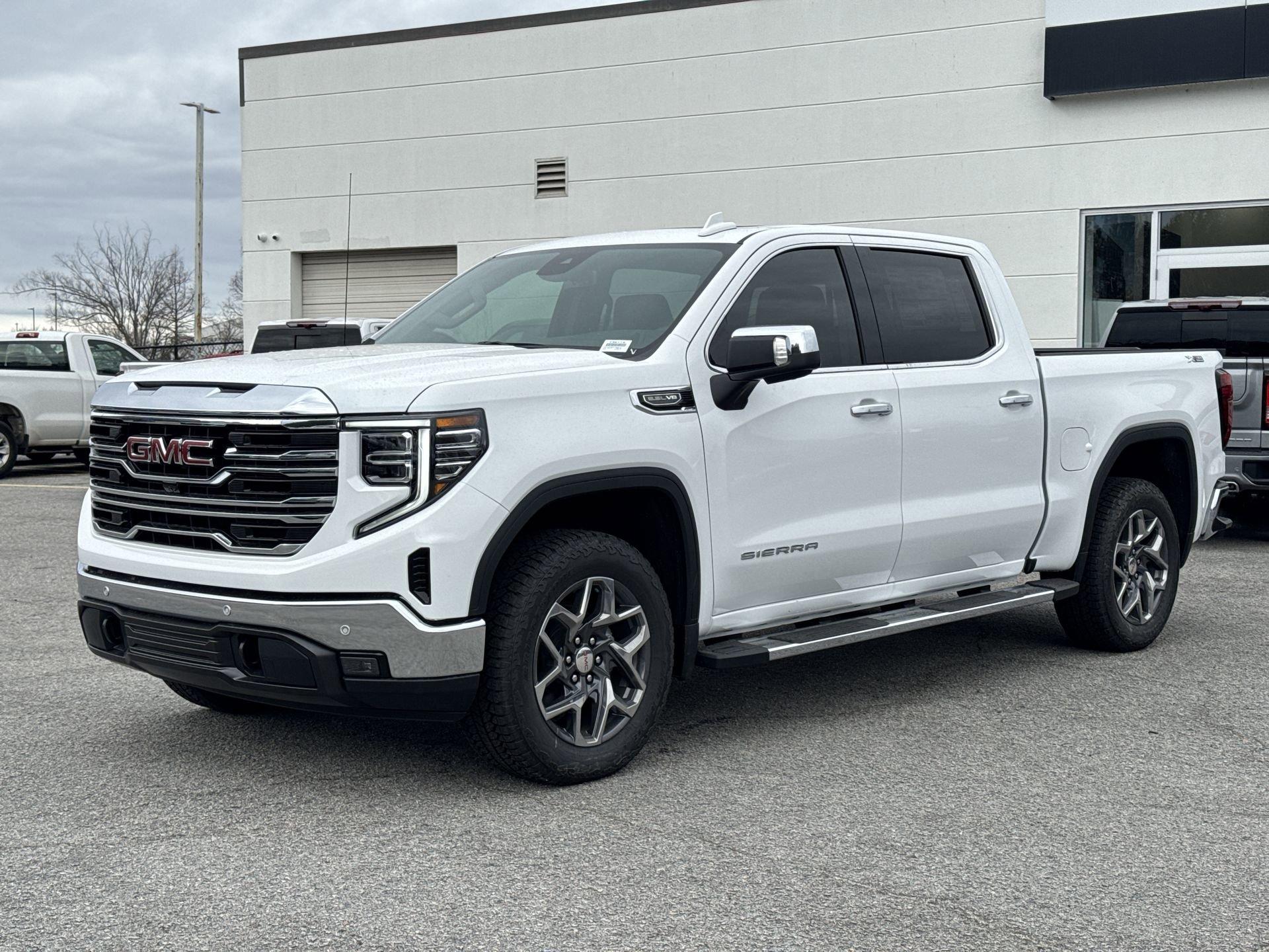 GMC Sierra 1500 Slt Four Wheel Drive Crew Cab - Thumbnail 4