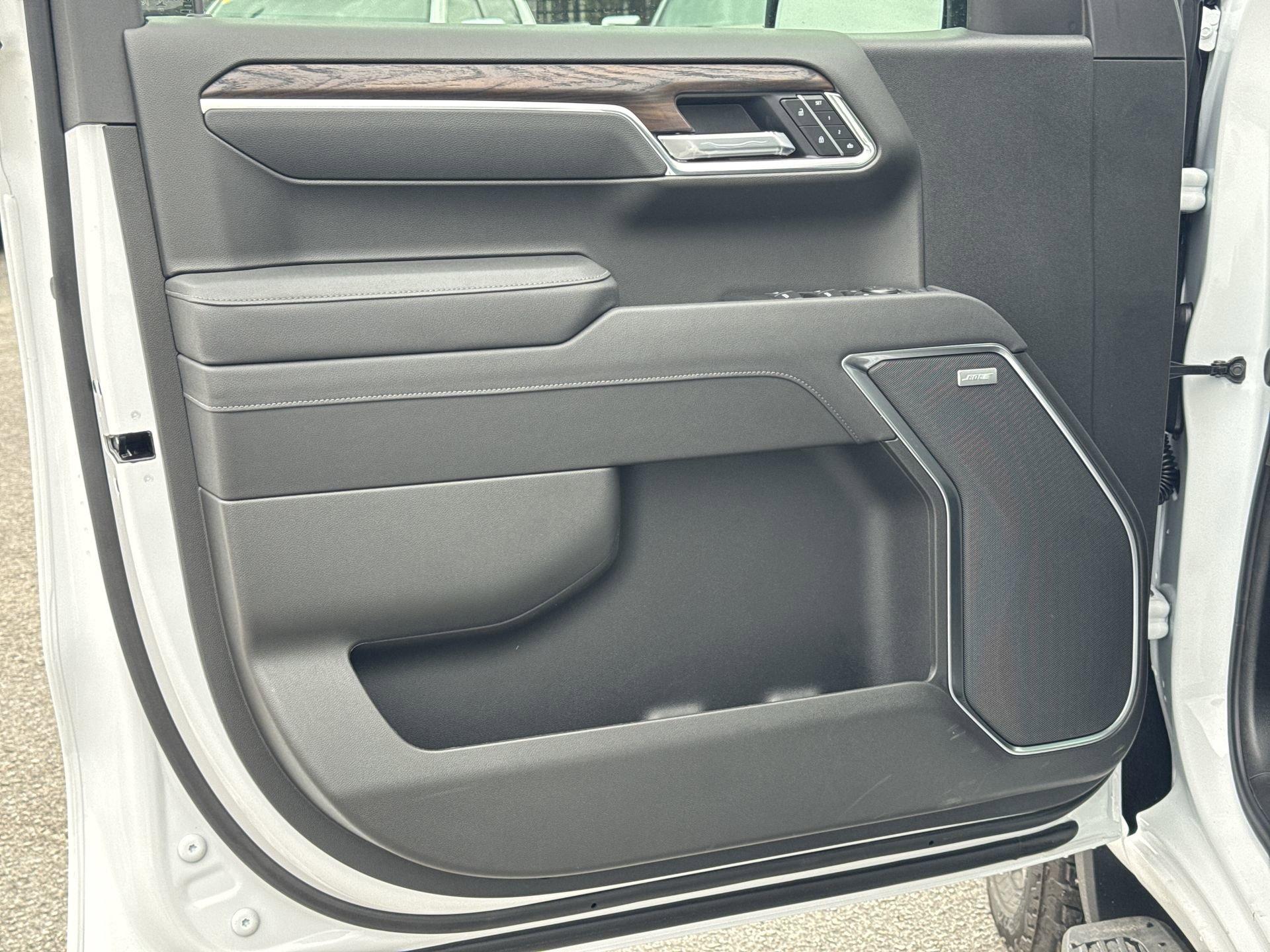 GMC Sierra 1500 Slt Four Wheel Drive Crew Cab - Thumbnail 13