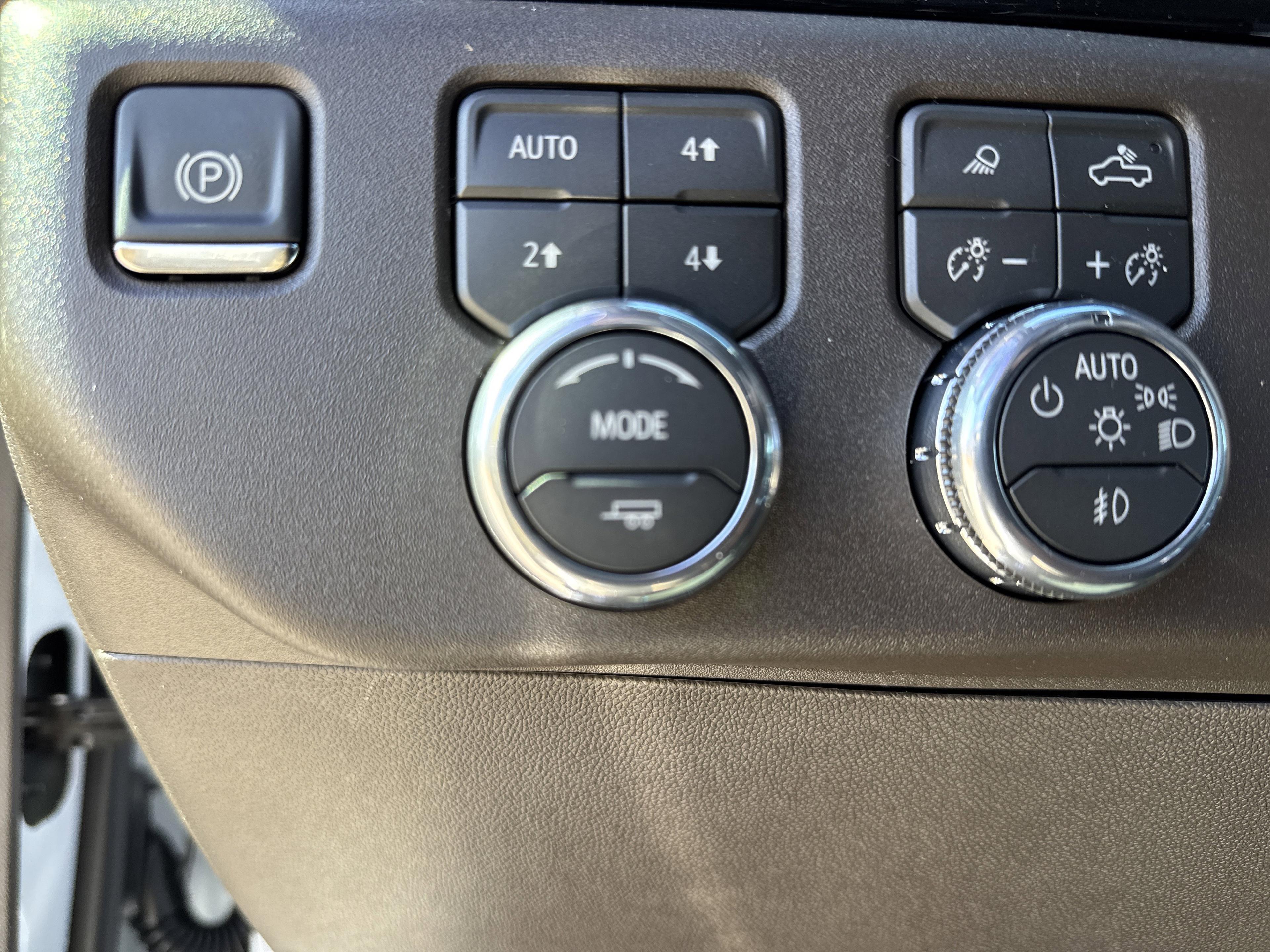 GMC Sierra 1500 Slt Four Wheel Drive Crew Cab - Thumbnail 17