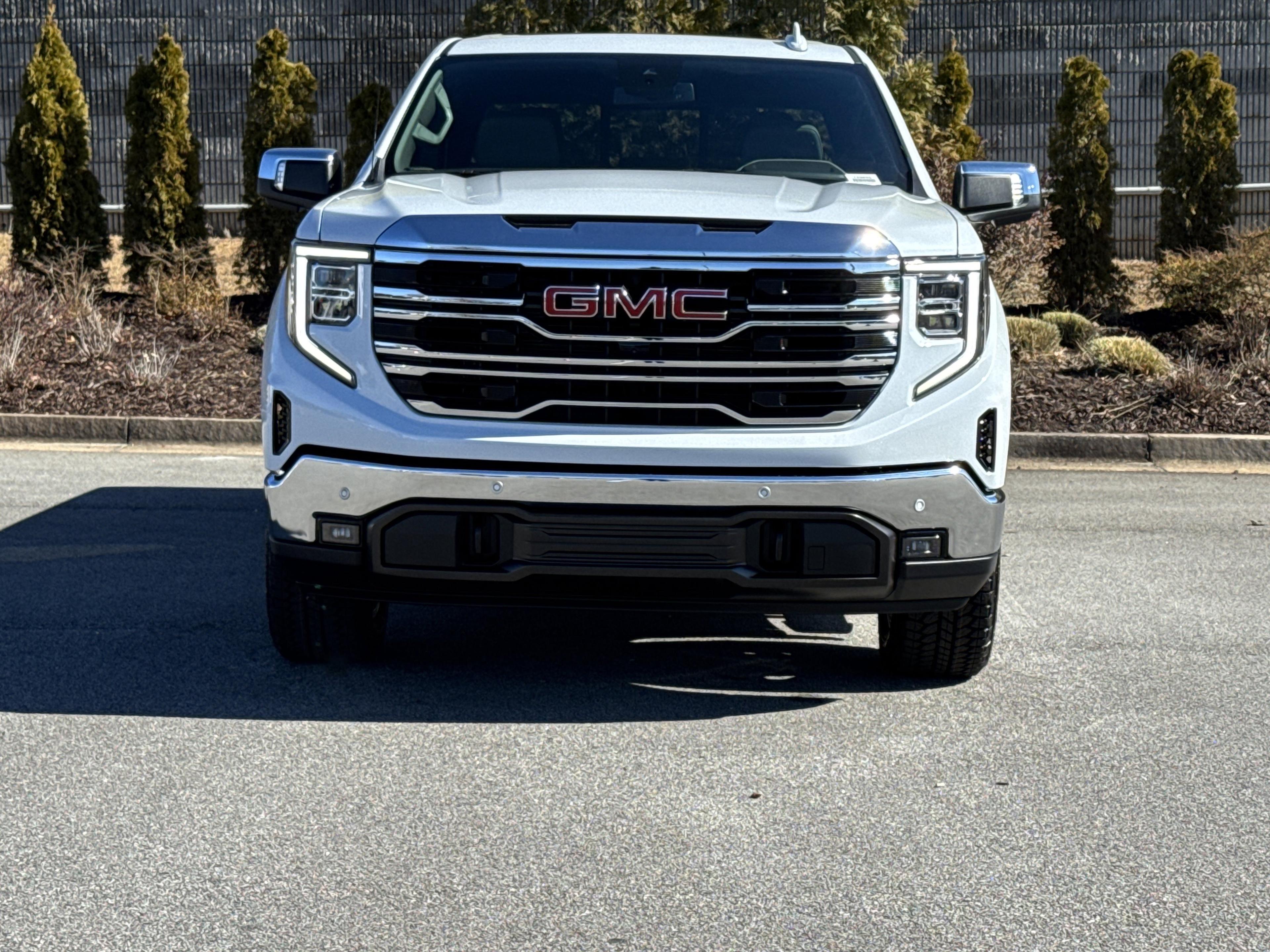 GMC Sierra 1500 Slt Four Wheel Drive Crew Cab - Thumbnail 2