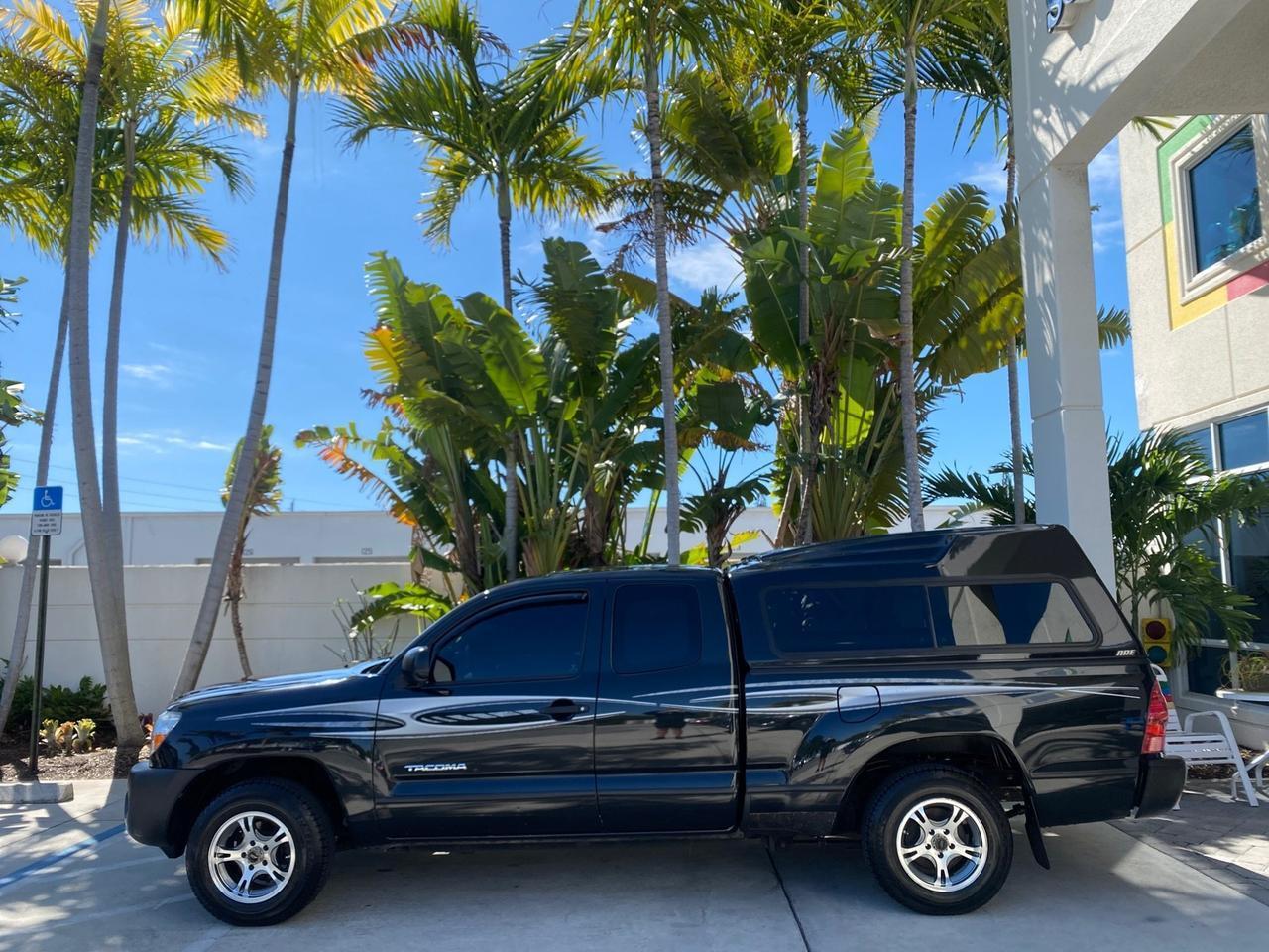 Toyota Tacoma - Thumbnail 5