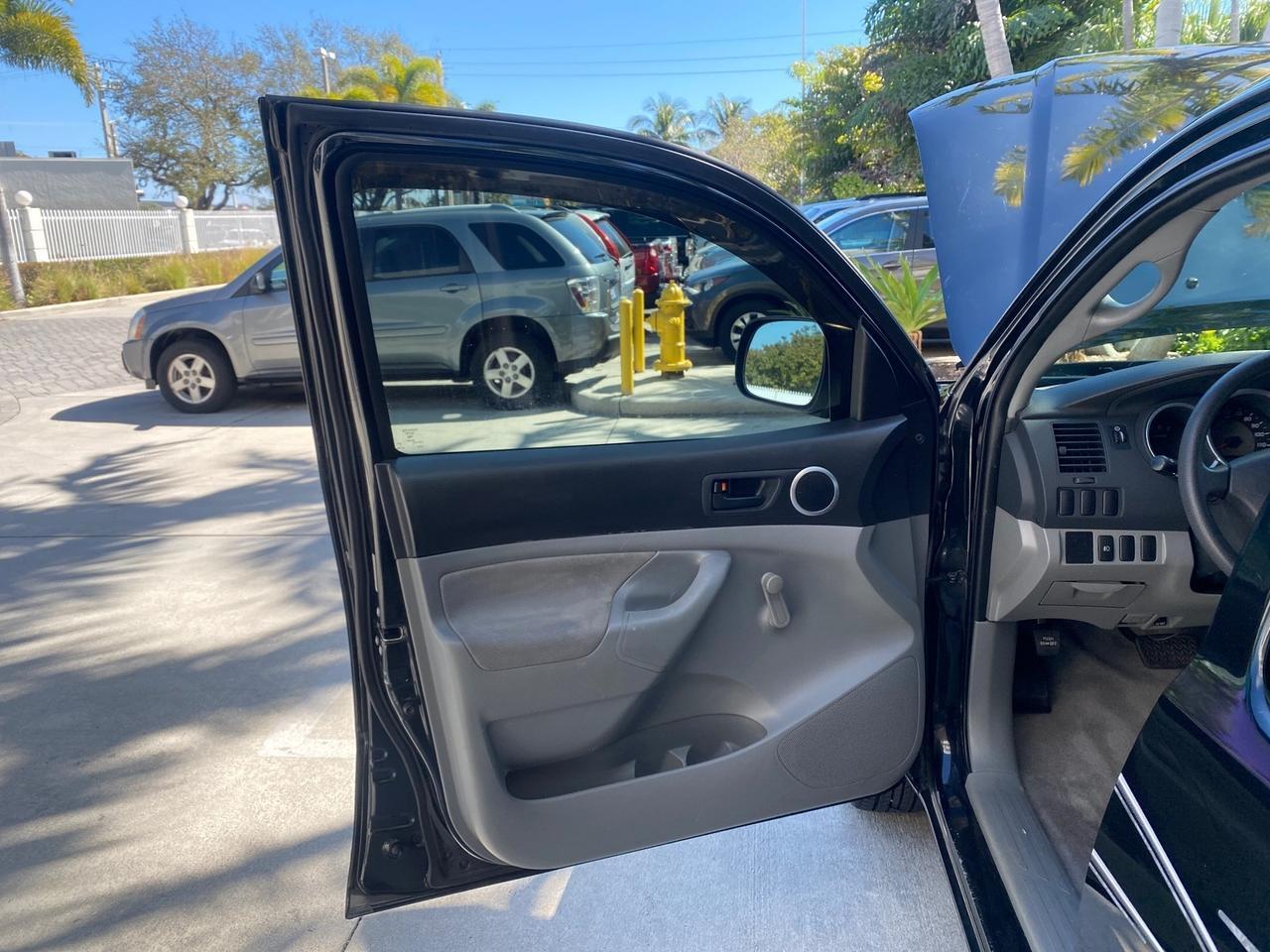 Toyota Tacoma - Thumbnail 10