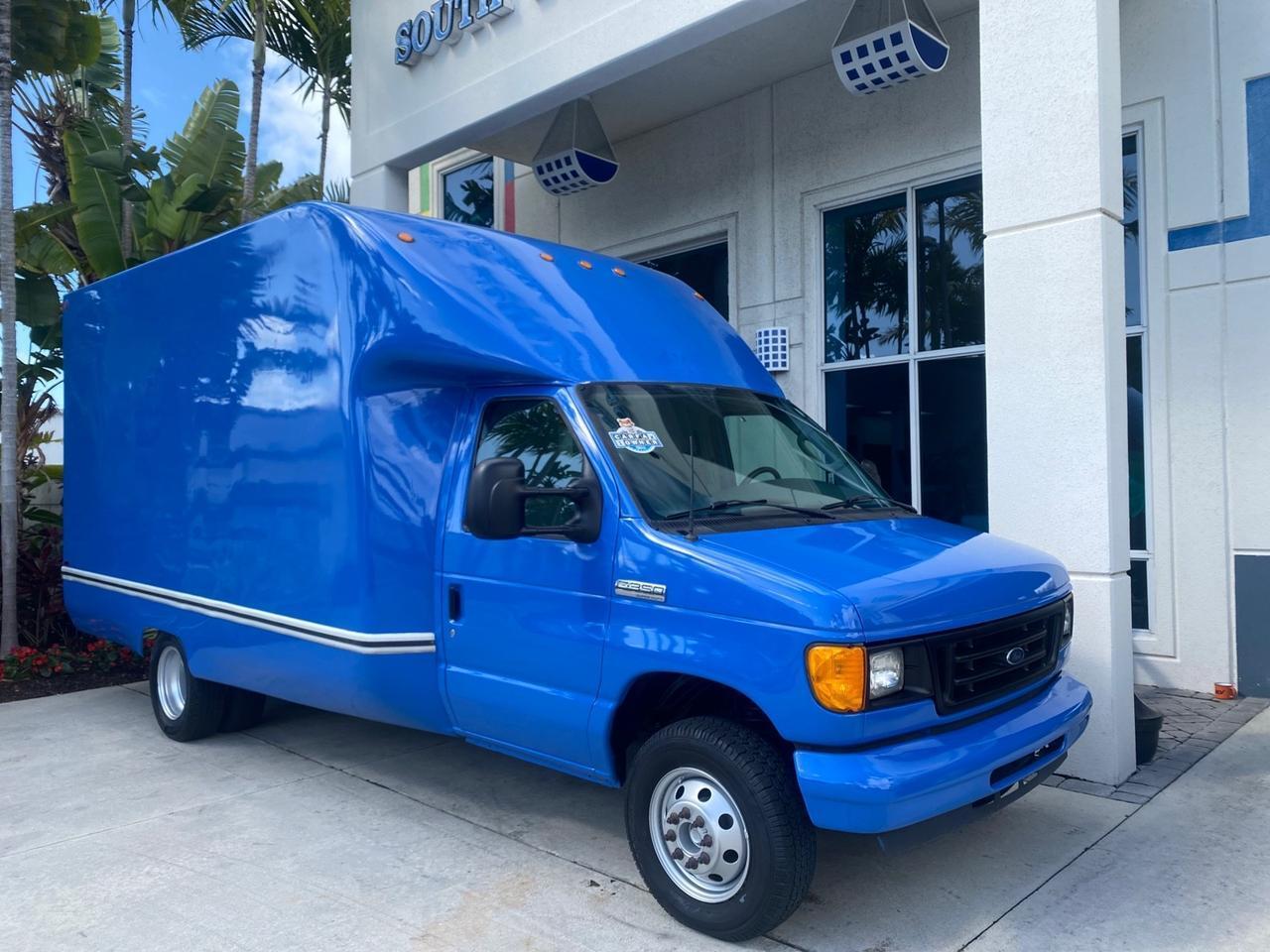 Ford Econoline Commercial Cutaway - Thumbnail 2