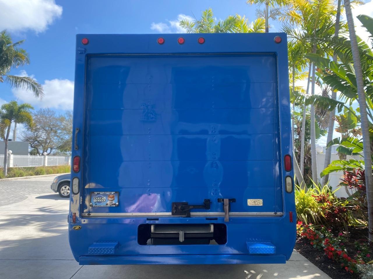 Ford Econoline Commercial Cutaway - Thumbnail 16