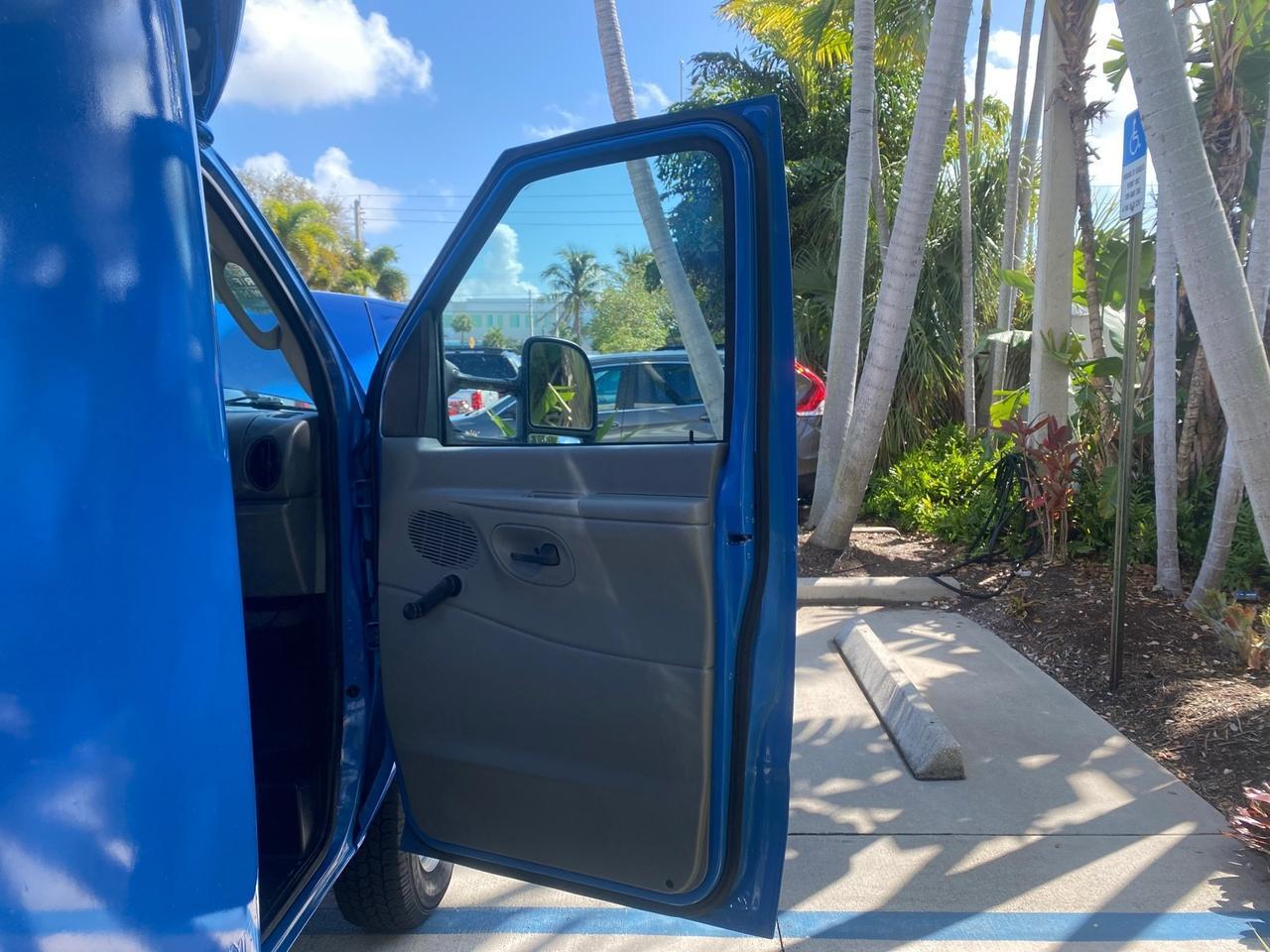 Ford Econoline Commercial Cutaway - Thumbnail 12