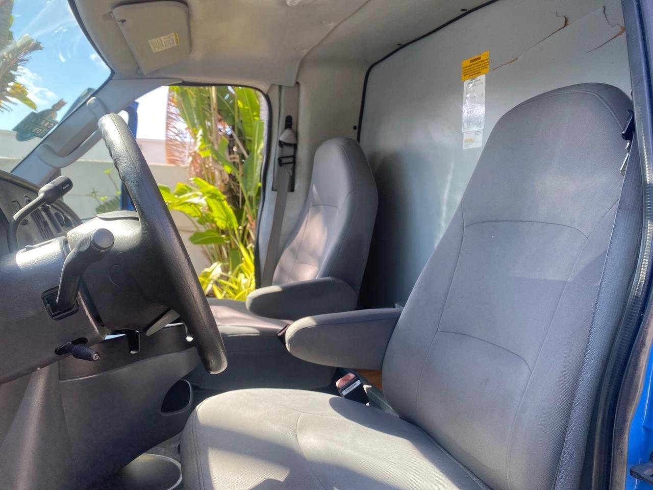 Ford Econoline Commercial Cutaway - Thumbnail 11