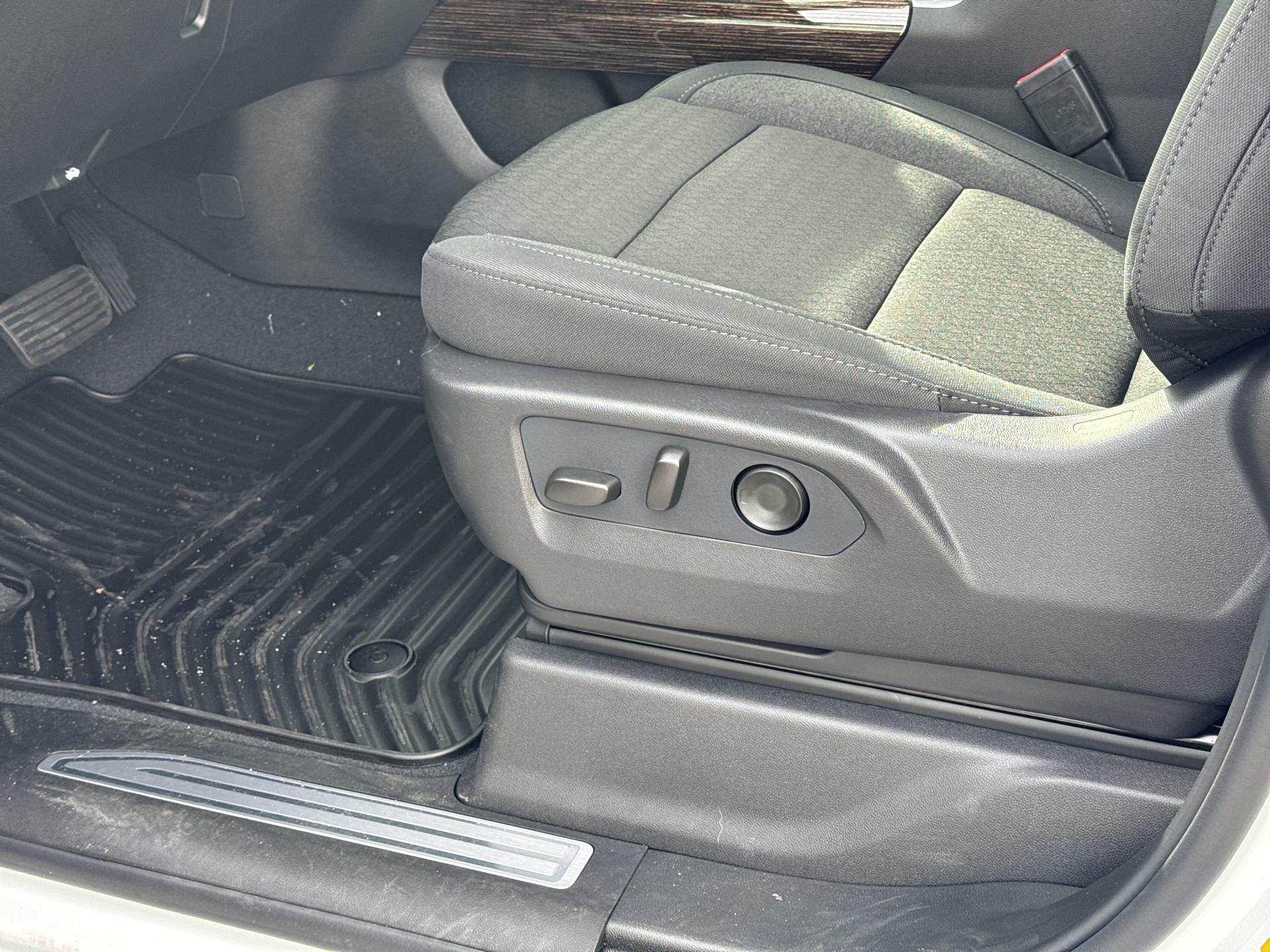 GMC Sierra 1500 Elevation Four Wheel Drive Crew Cab - Thumbnail 16