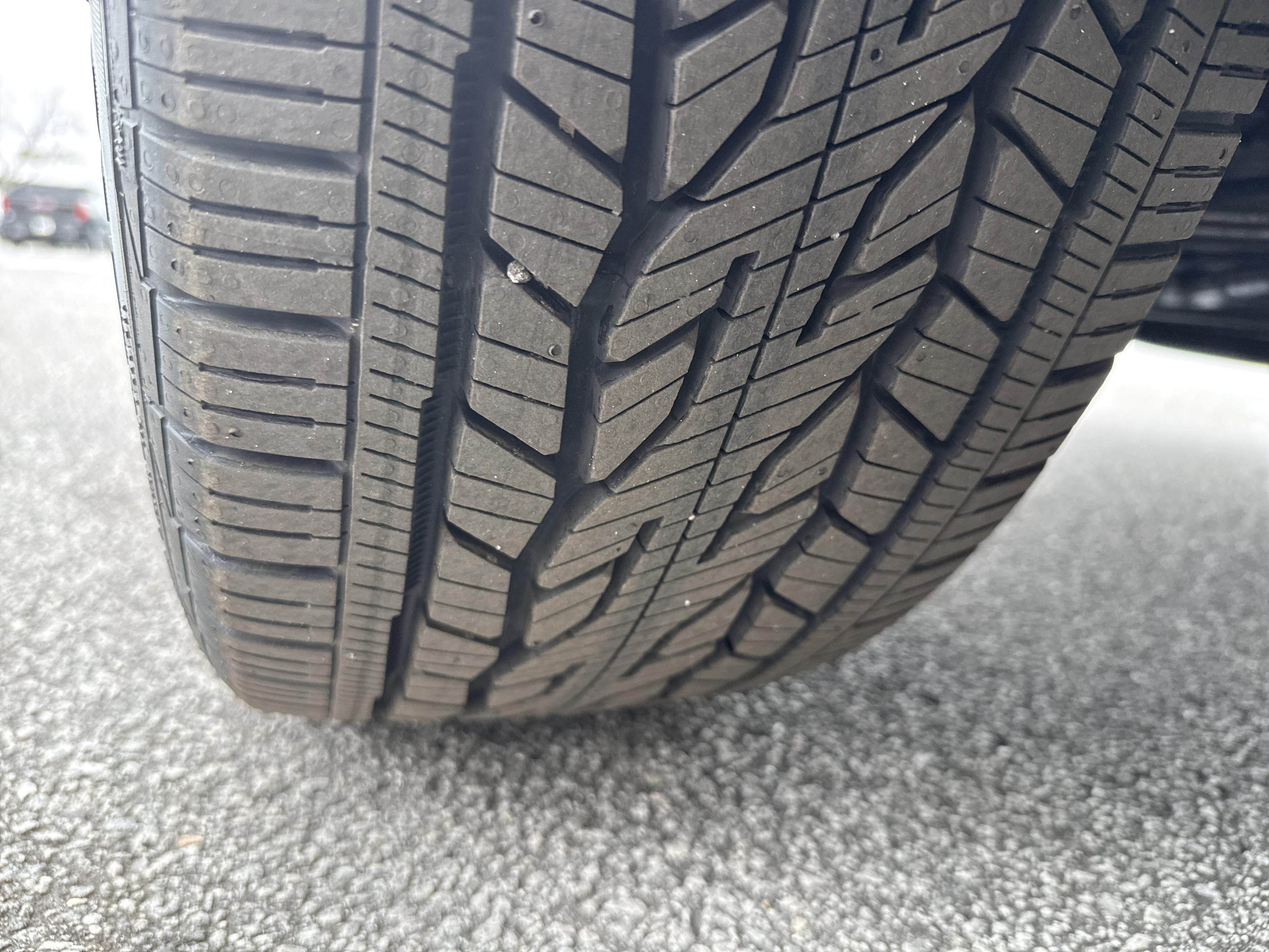 Buick Enclave Sport Touring Front Wheel Drive Suv - Thumbnail 10