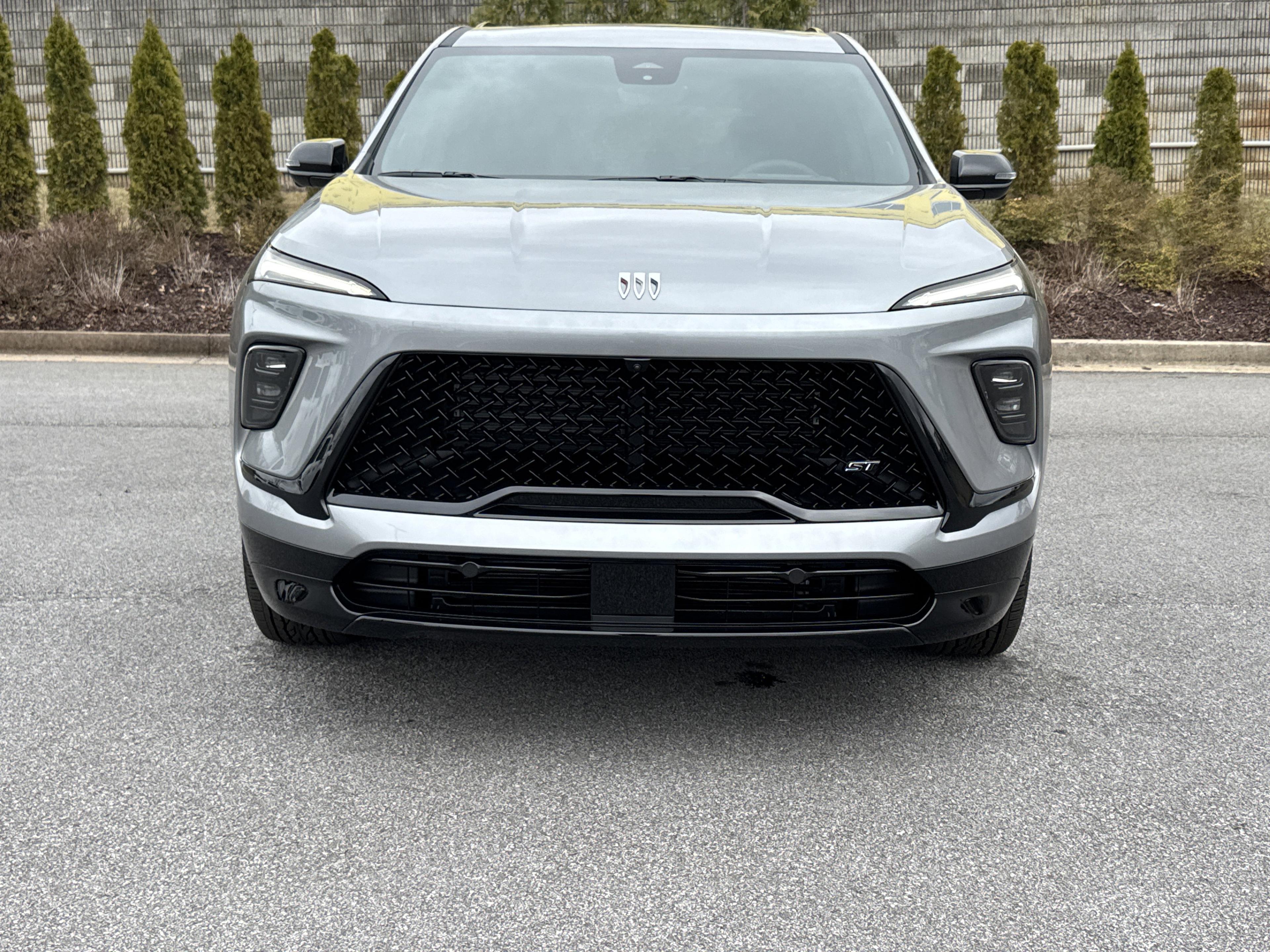 Buick Enclave Sport Touring Front Wheel Drive Suv - Thumbnail 2